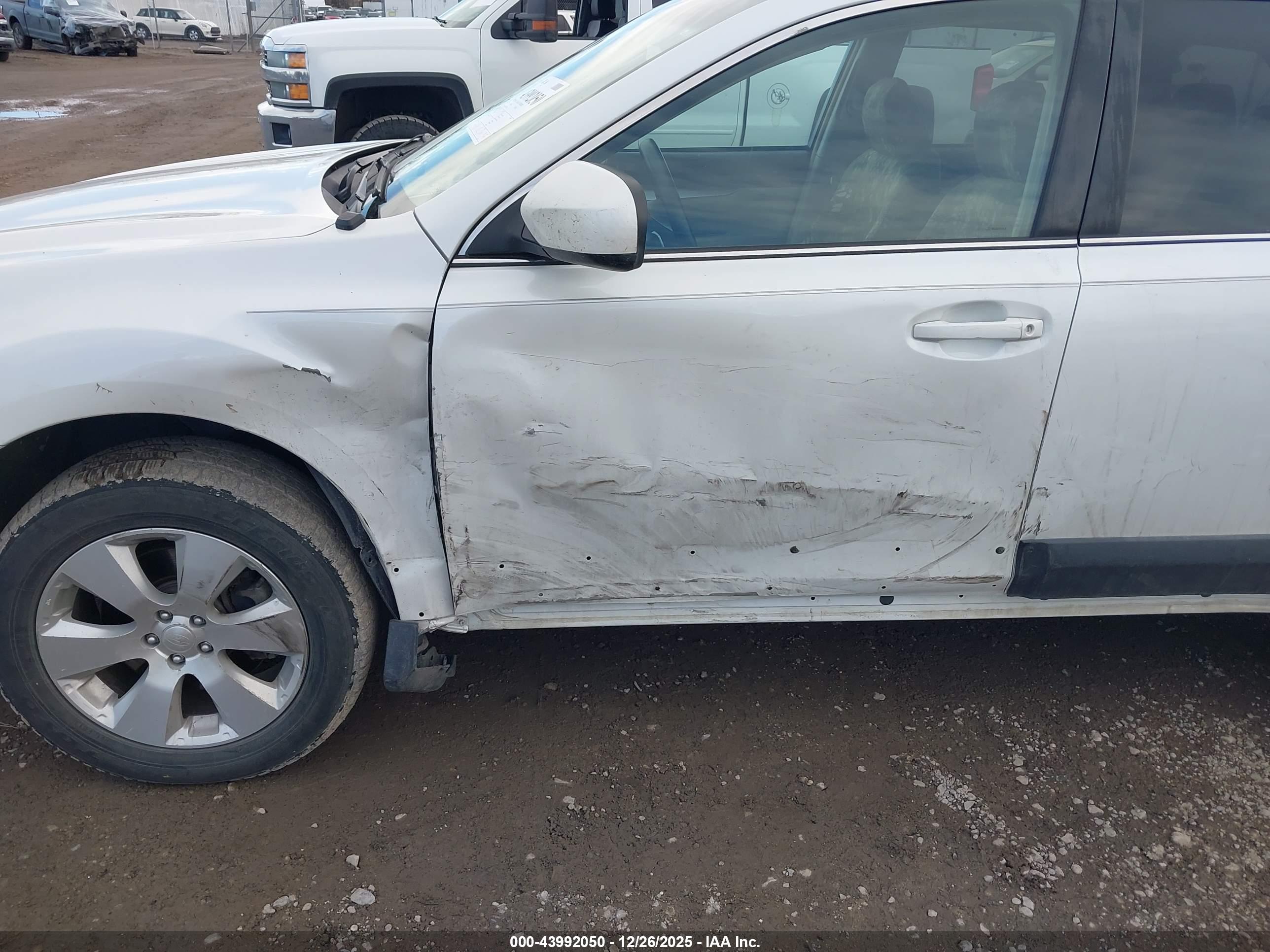 SUBARU OUTBACK image 6