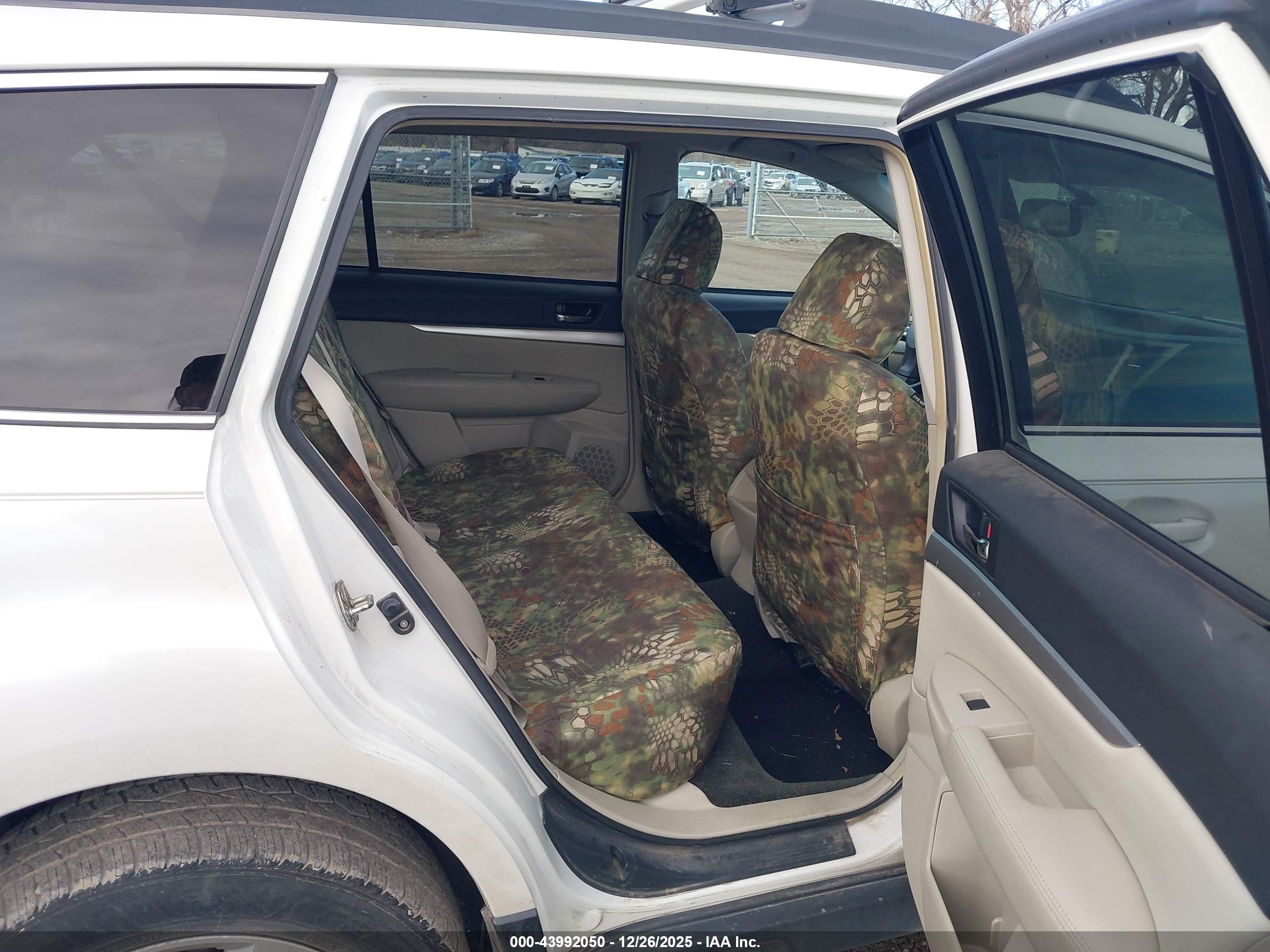 SUBARU OUTBACK image 8