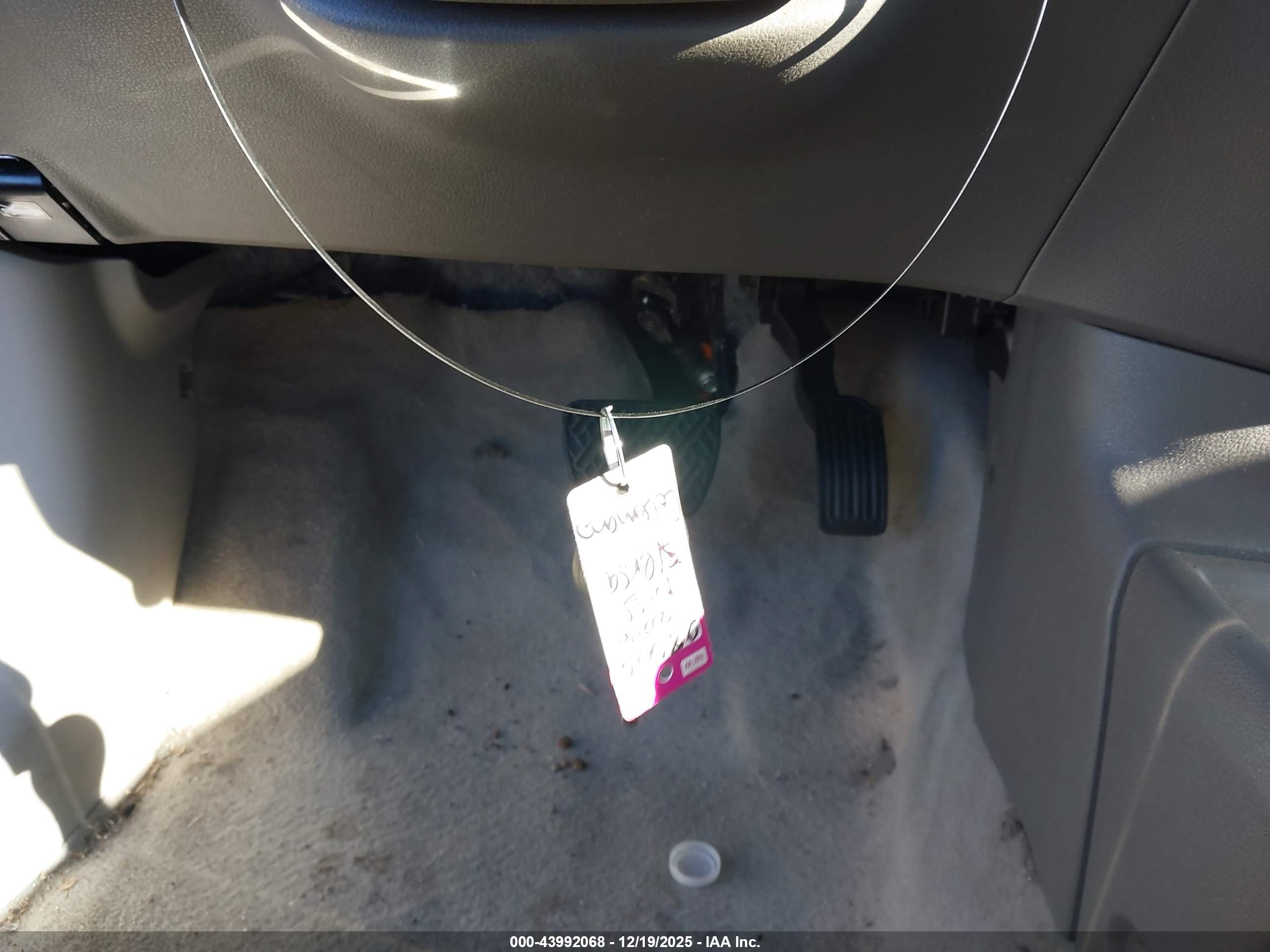 NISSAN VERSA image 11