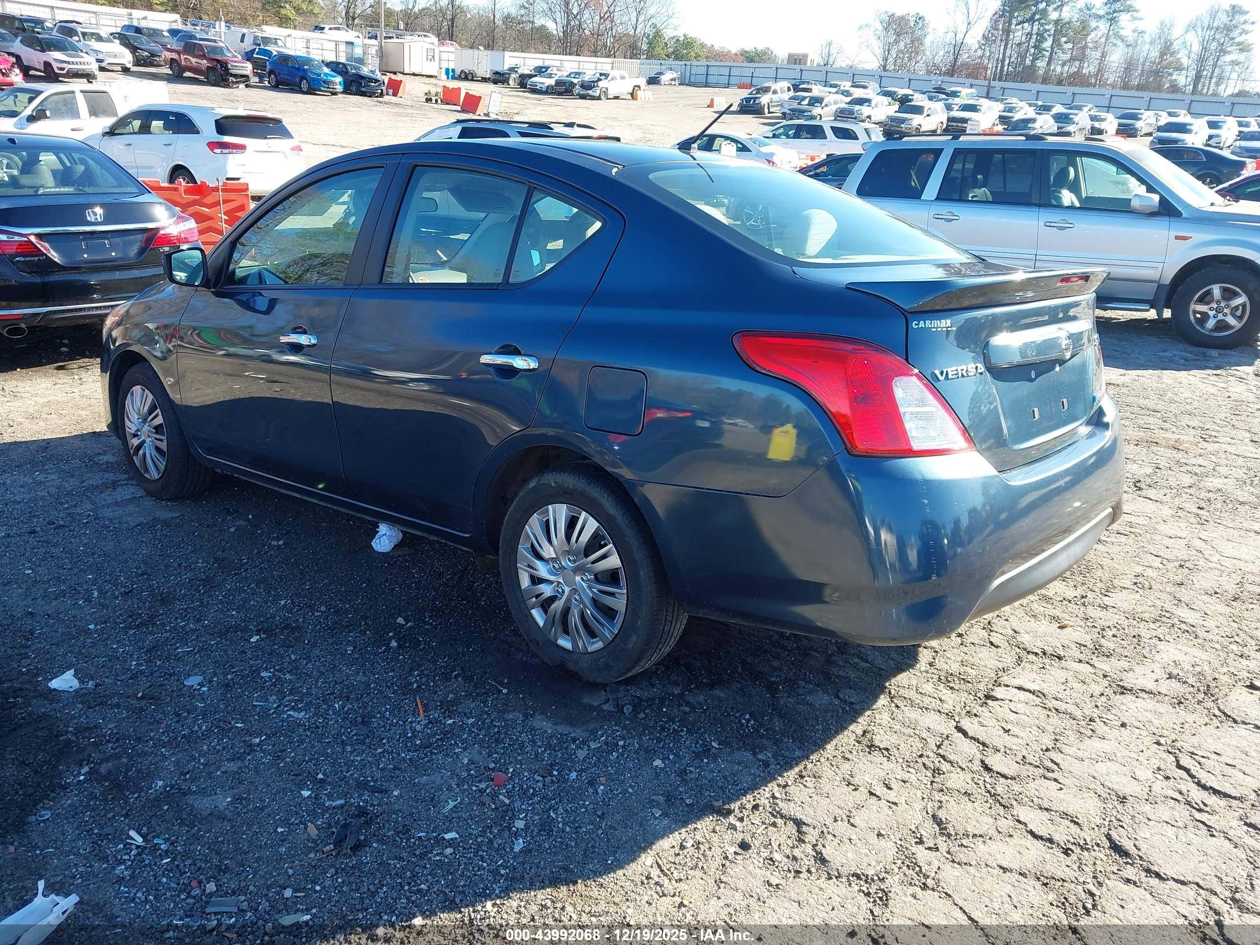 NISSAN VERSA image 3