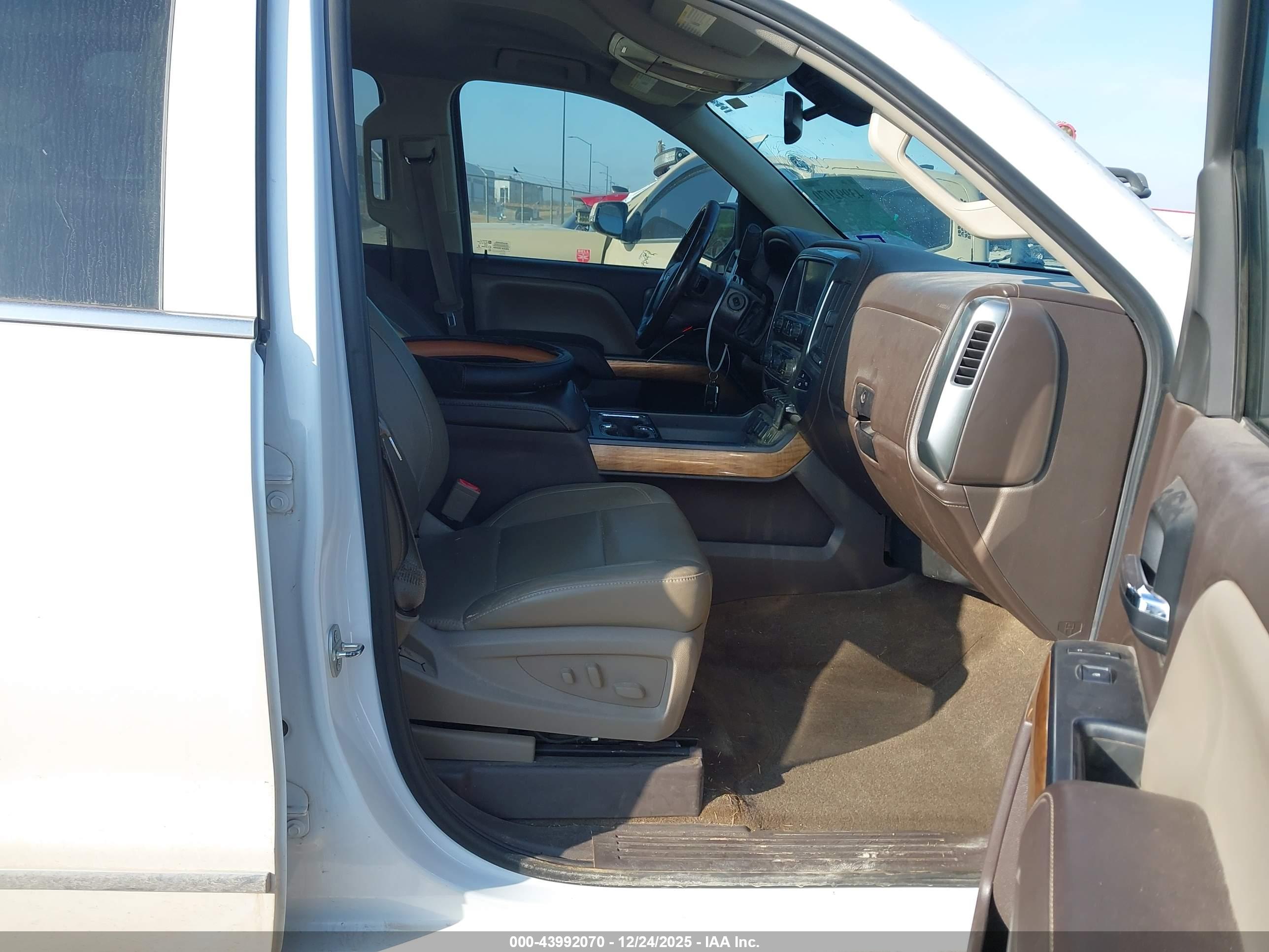 CHEVROLET SILVERADO image 5