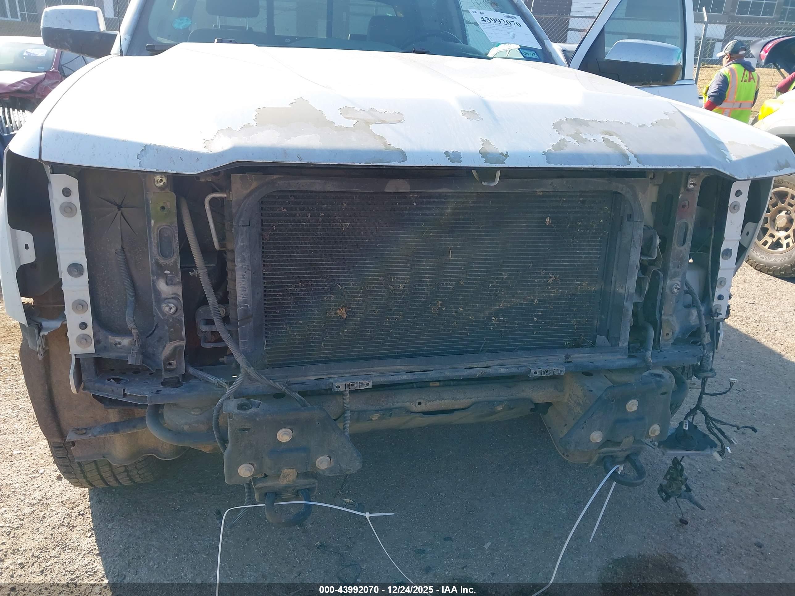 CHEVROLET SILVERADO image 6