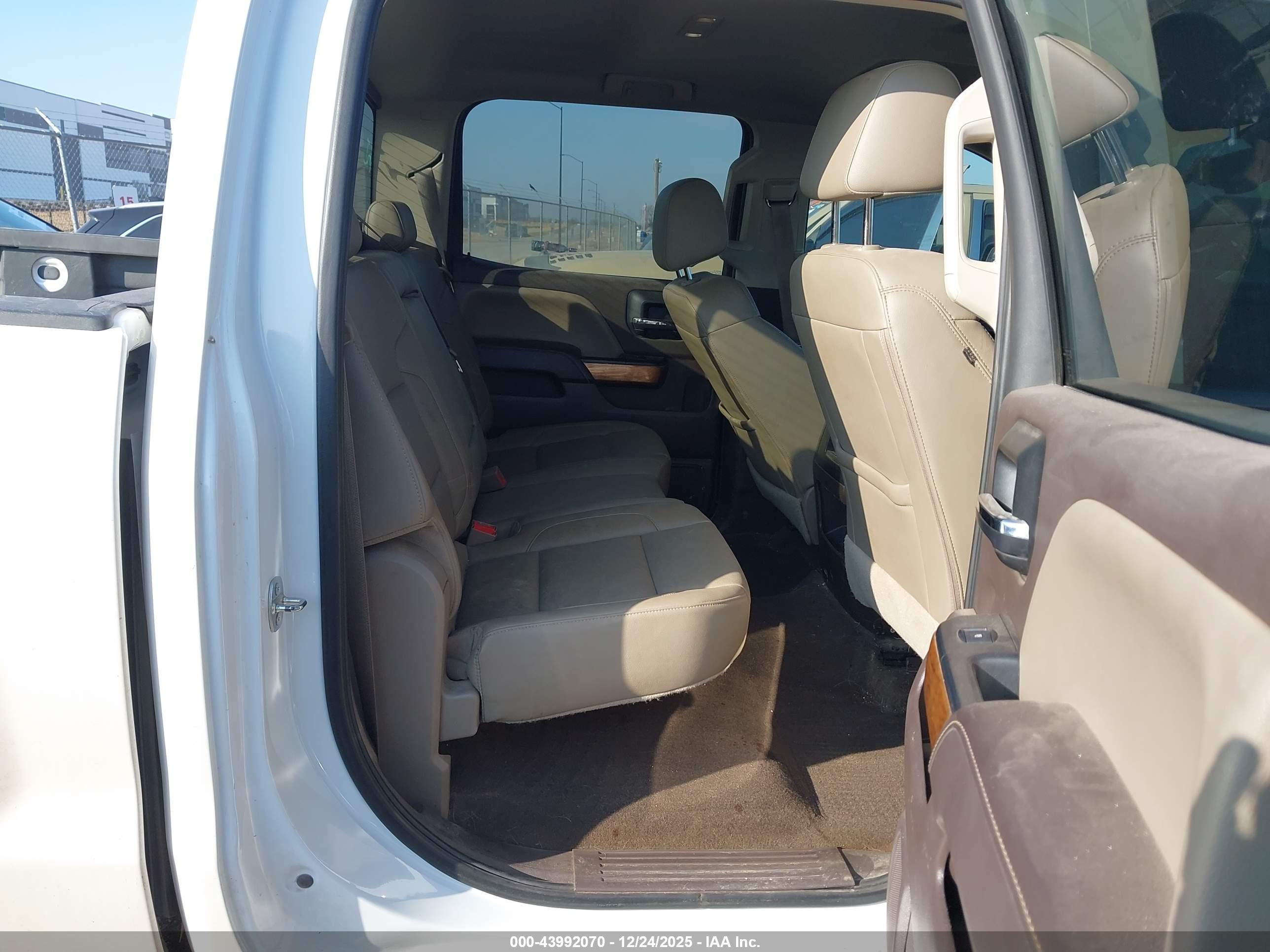 CHEVROLET SILVERADO image 8