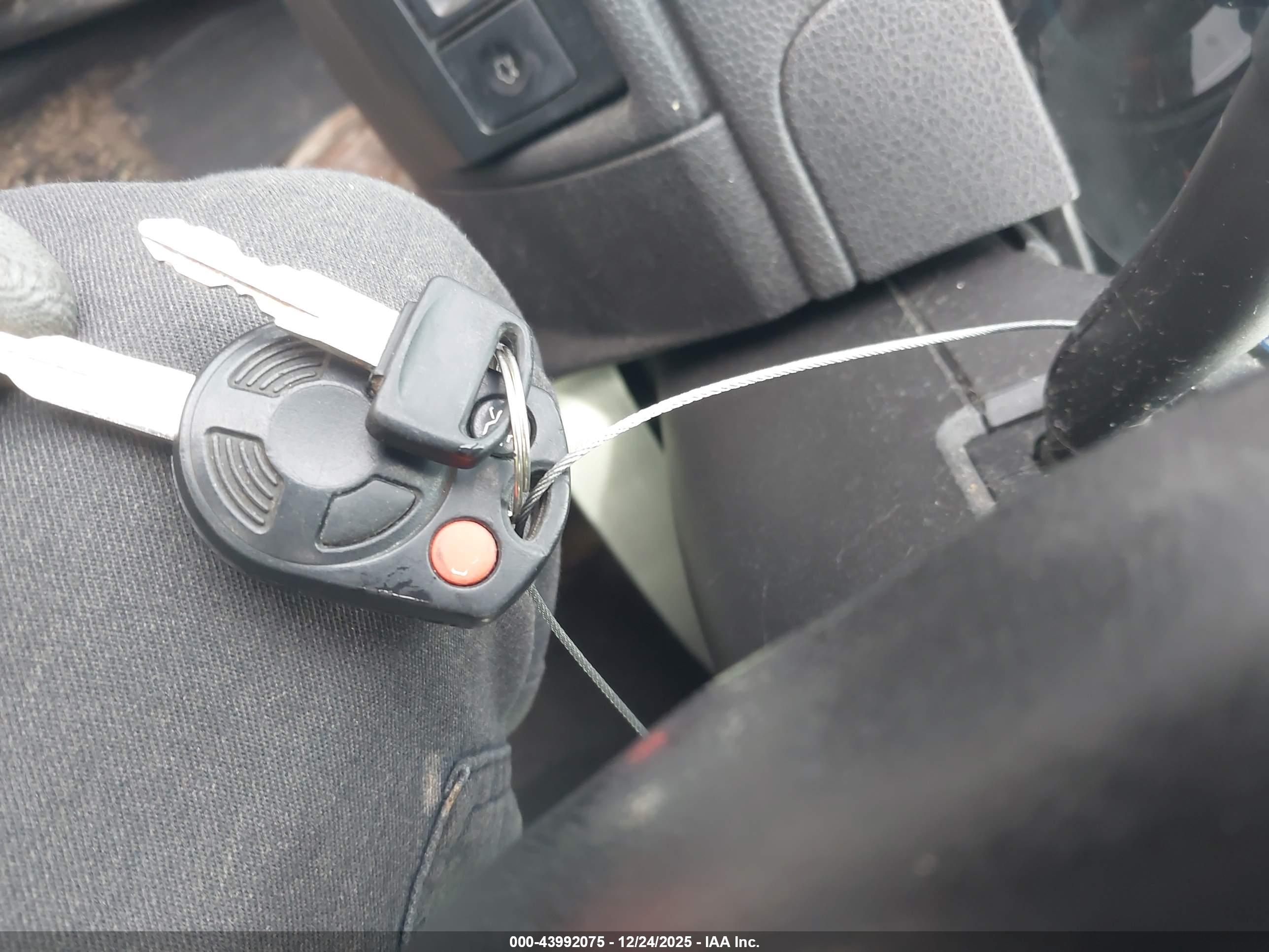 FORD FUSION image 11