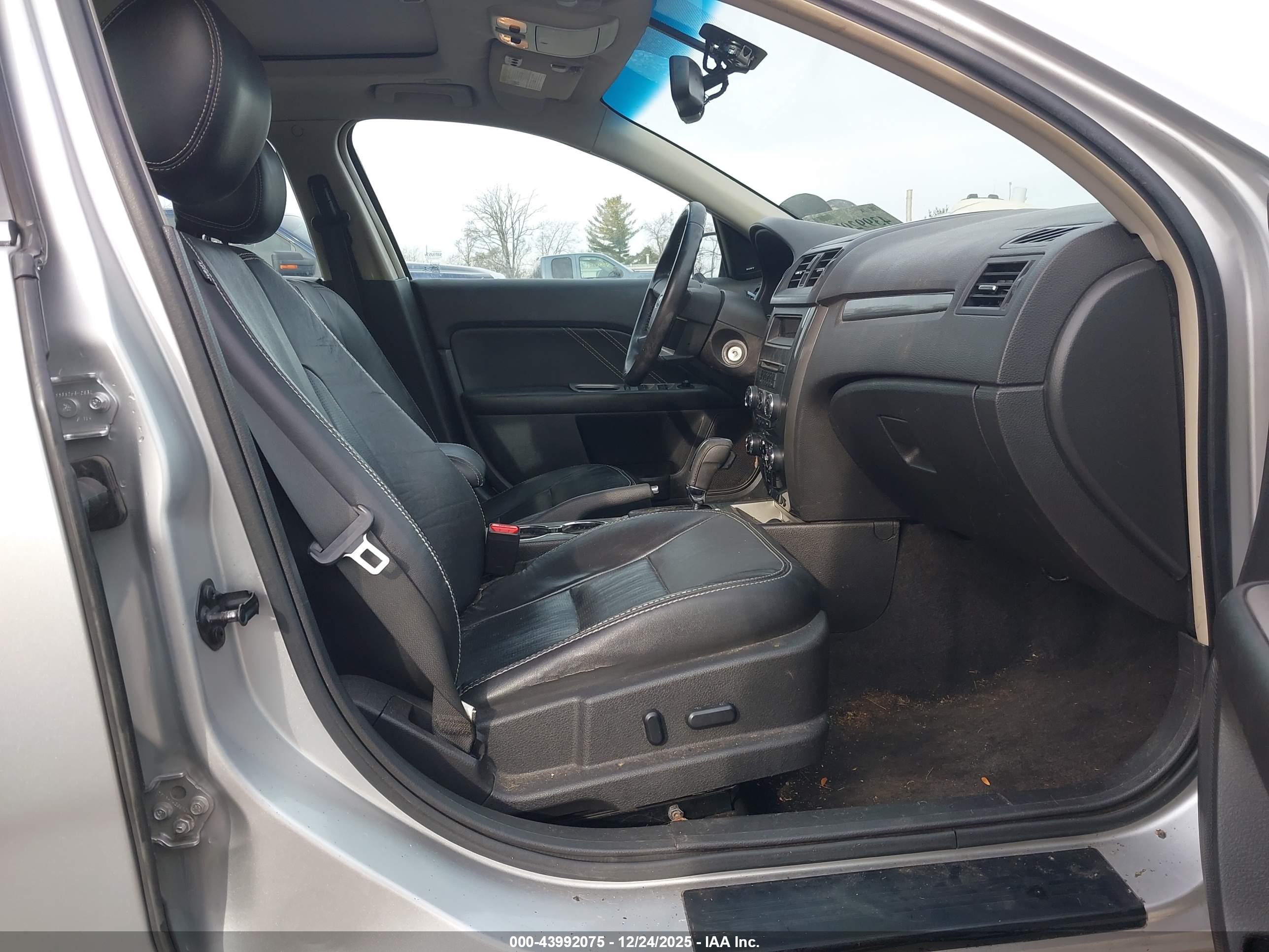 FORD FUSION image 5
