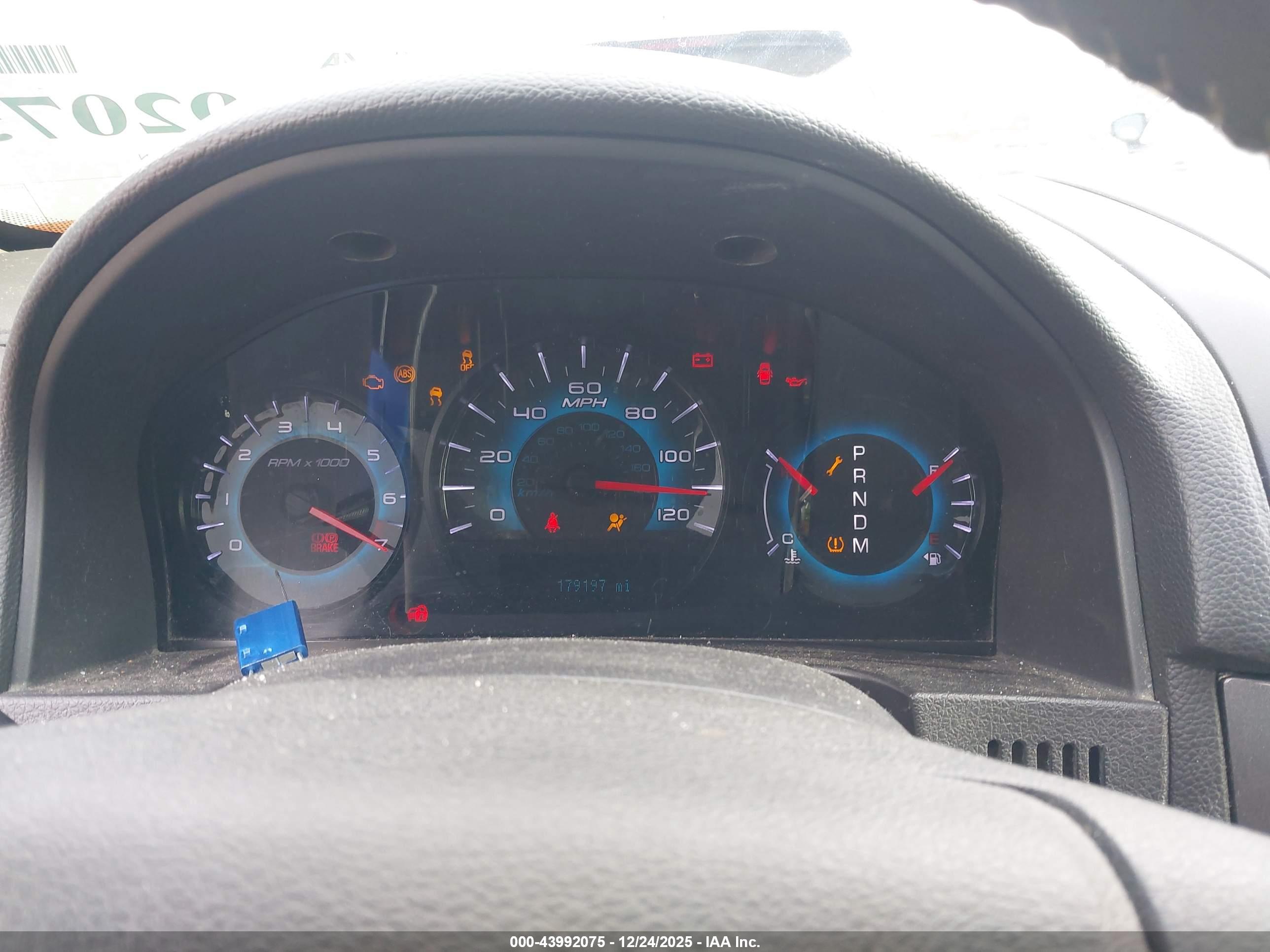 FORD FUSION image 7