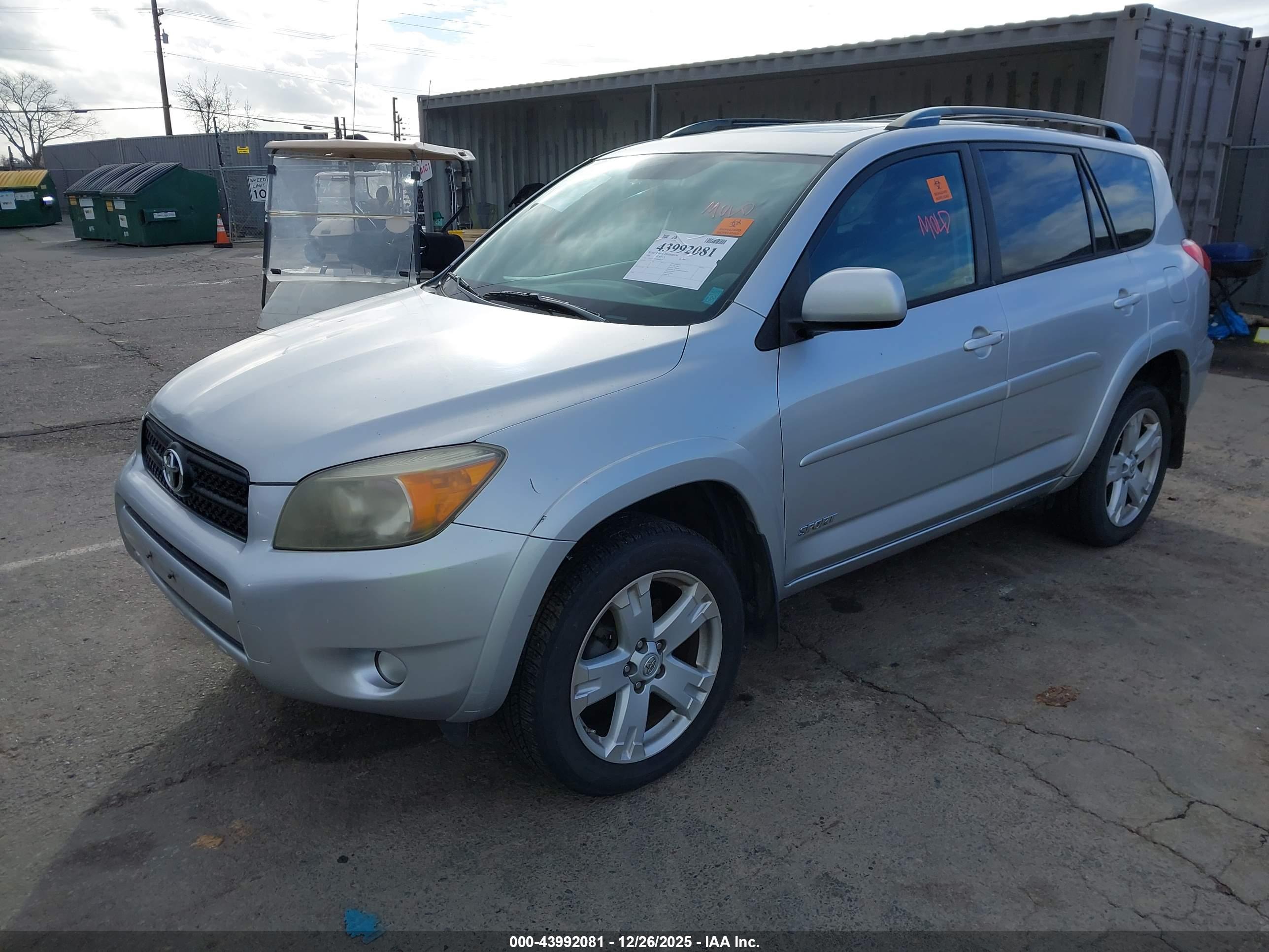 TOYOTA RAV4 image 2
