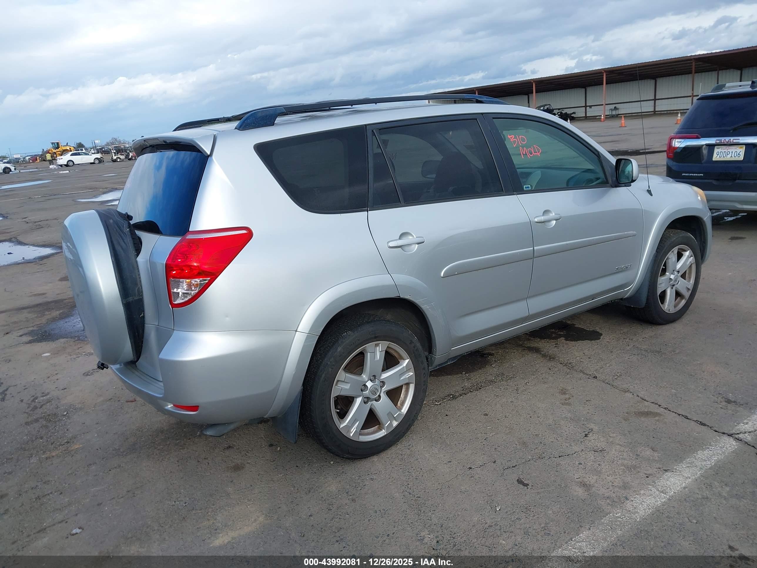 TOYOTA RAV4 image 4