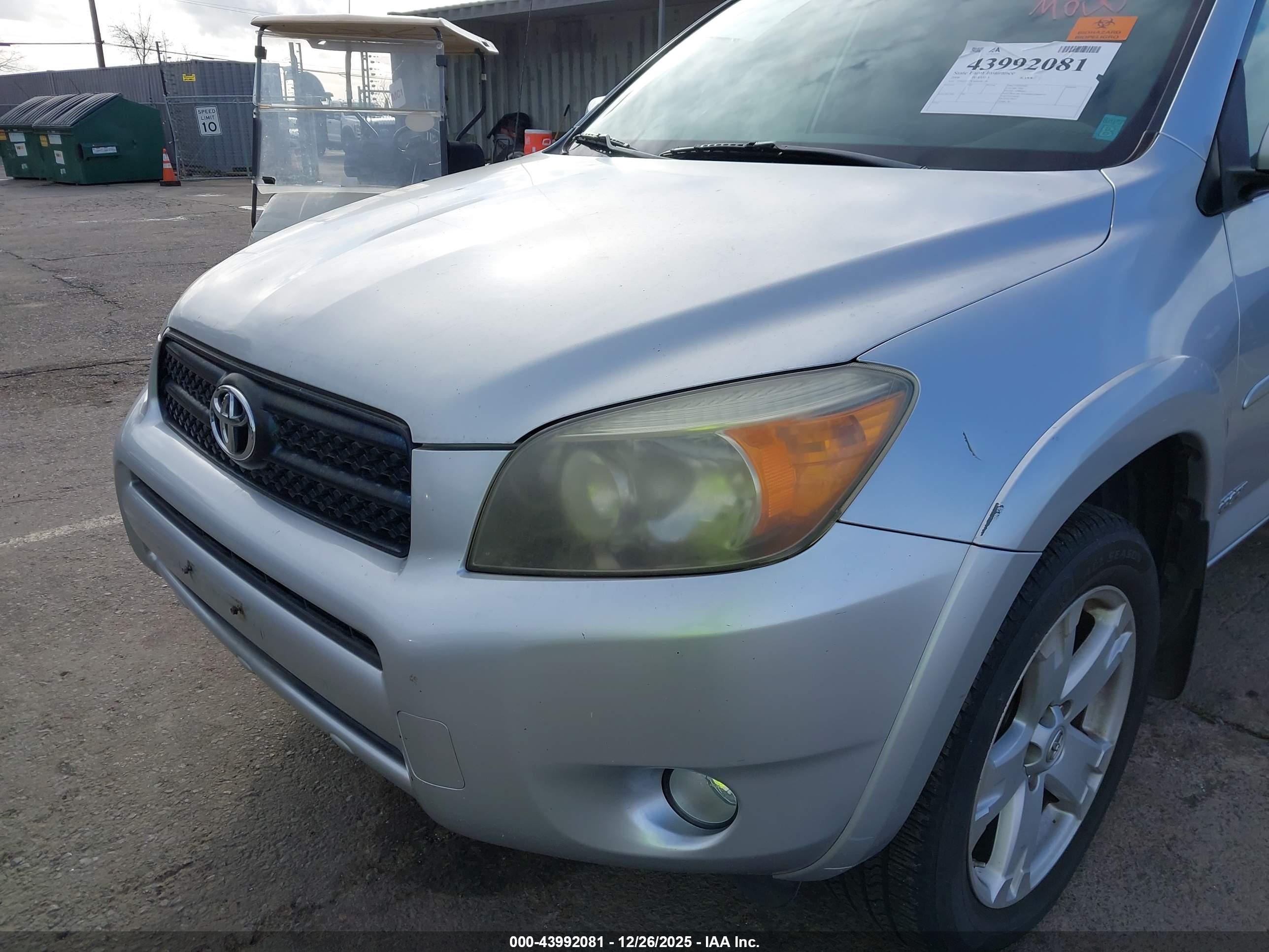 TOYOTA RAV4 image 6