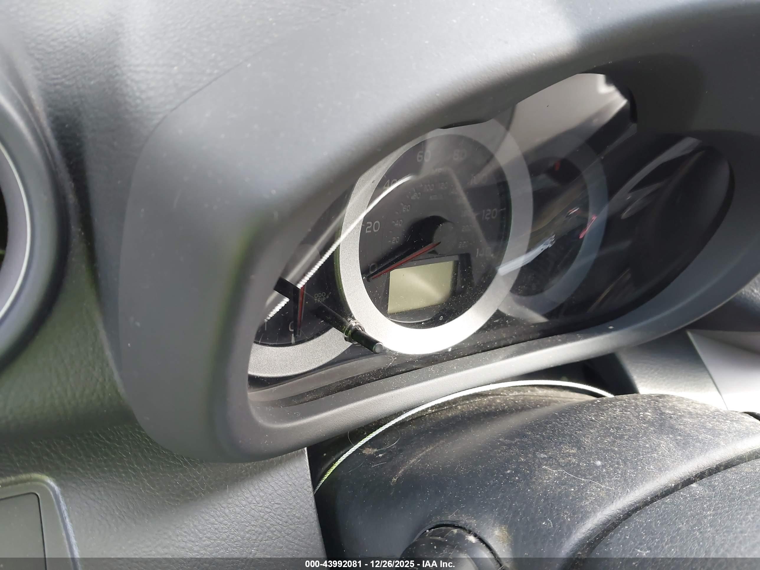 TOYOTA RAV4 image 7