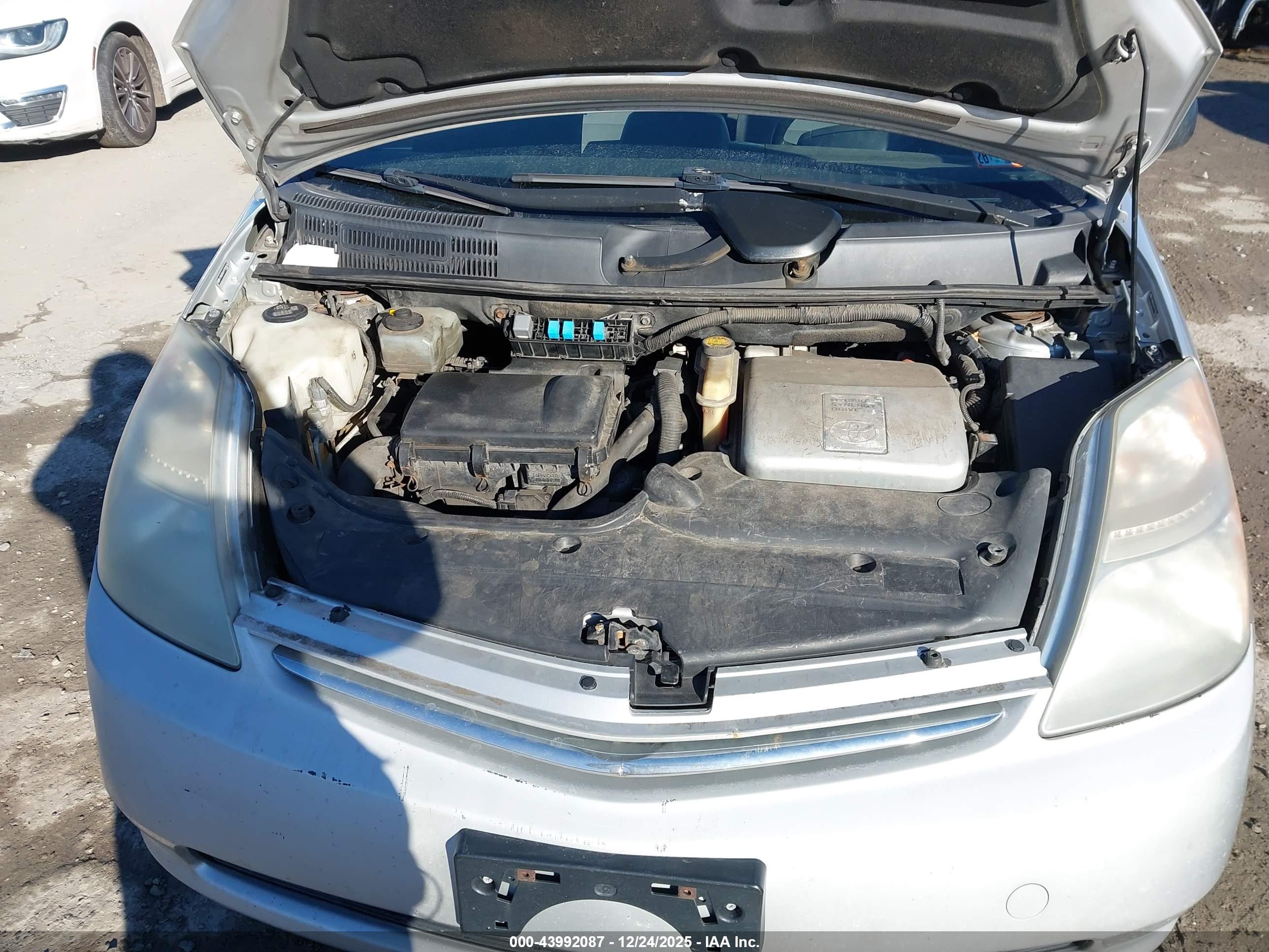 TOYOTA PRIUS image 10