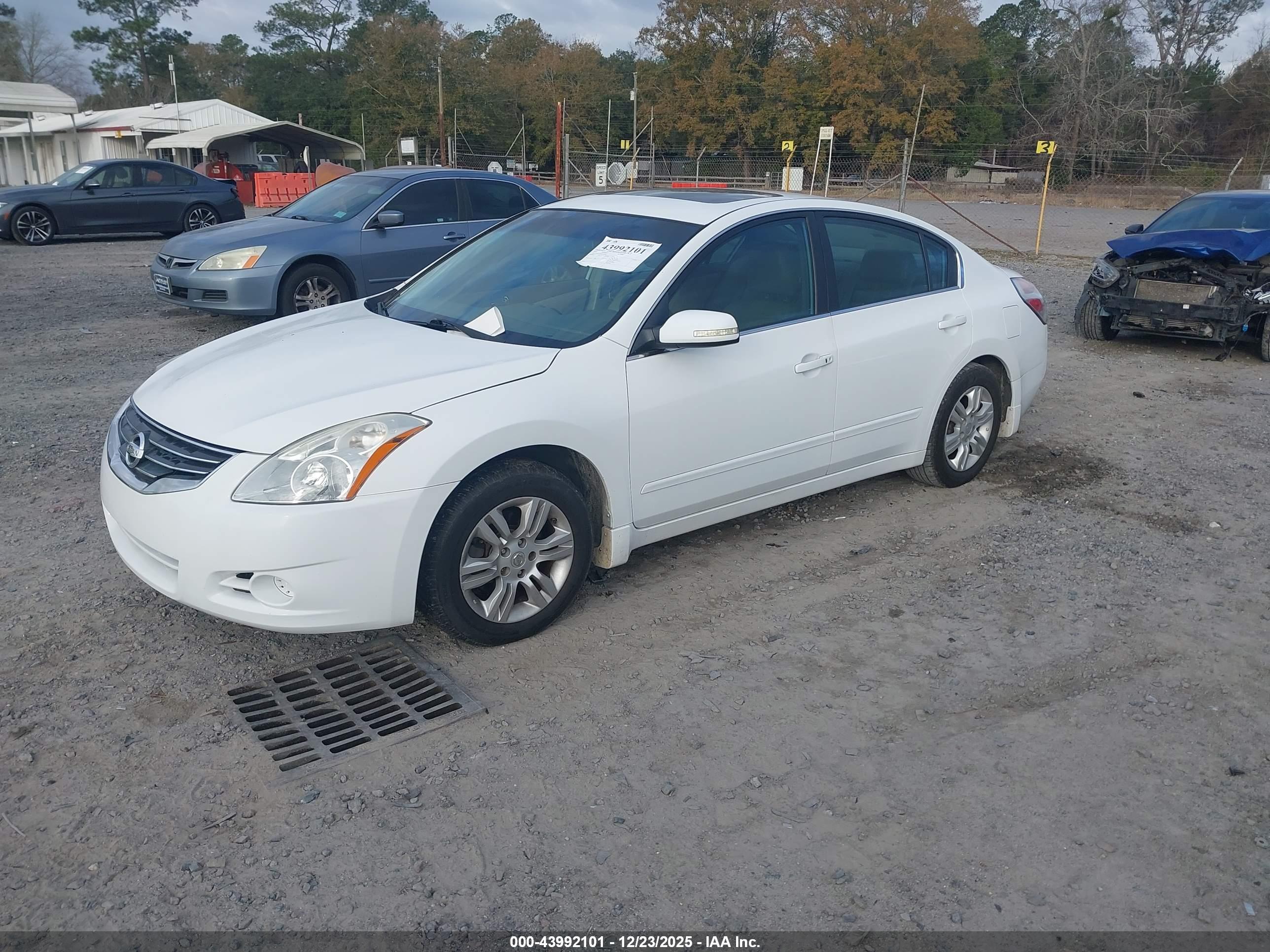 NISSAN ALTIMA image 2