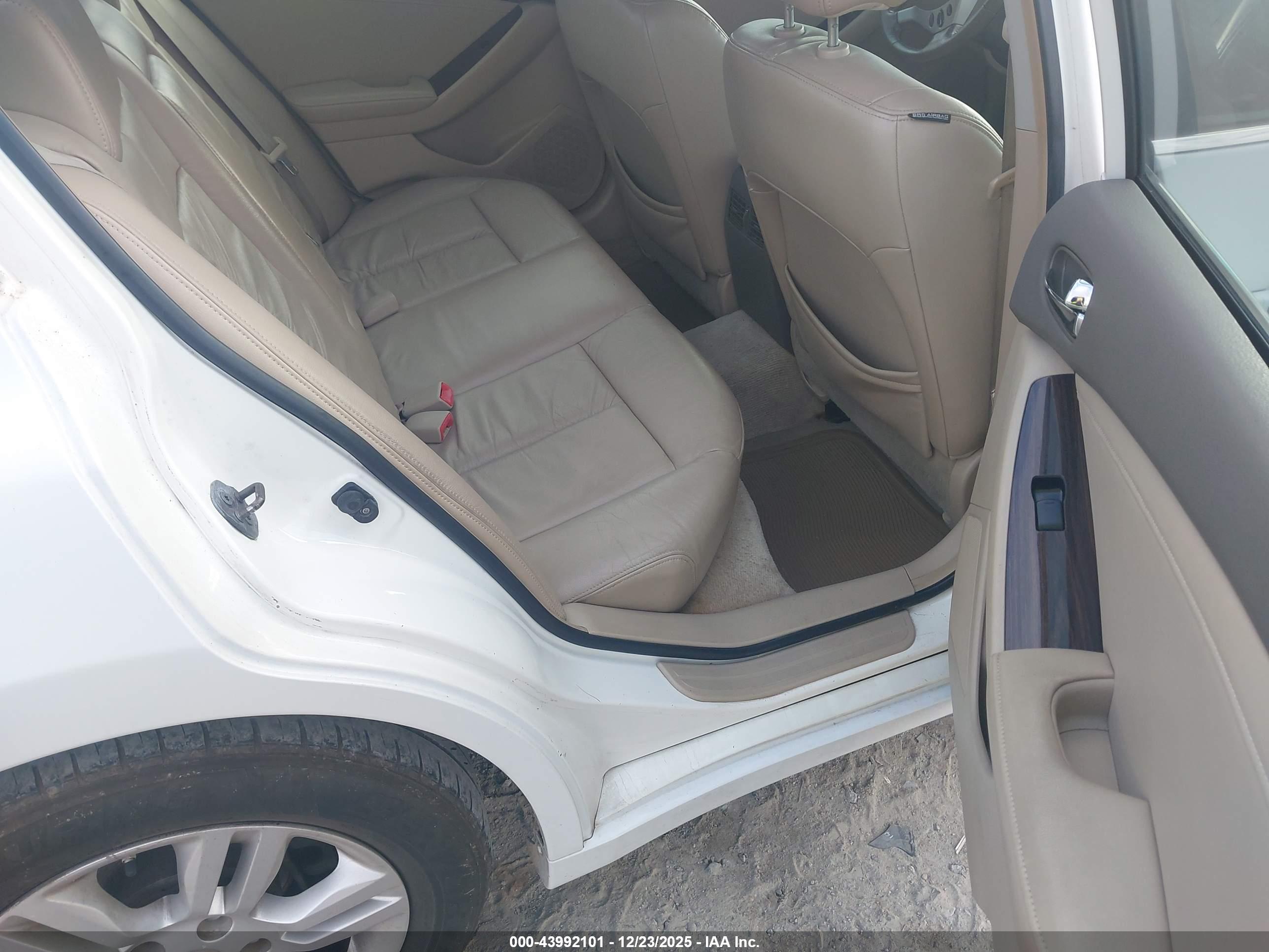 NISSAN ALTIMA image 8
