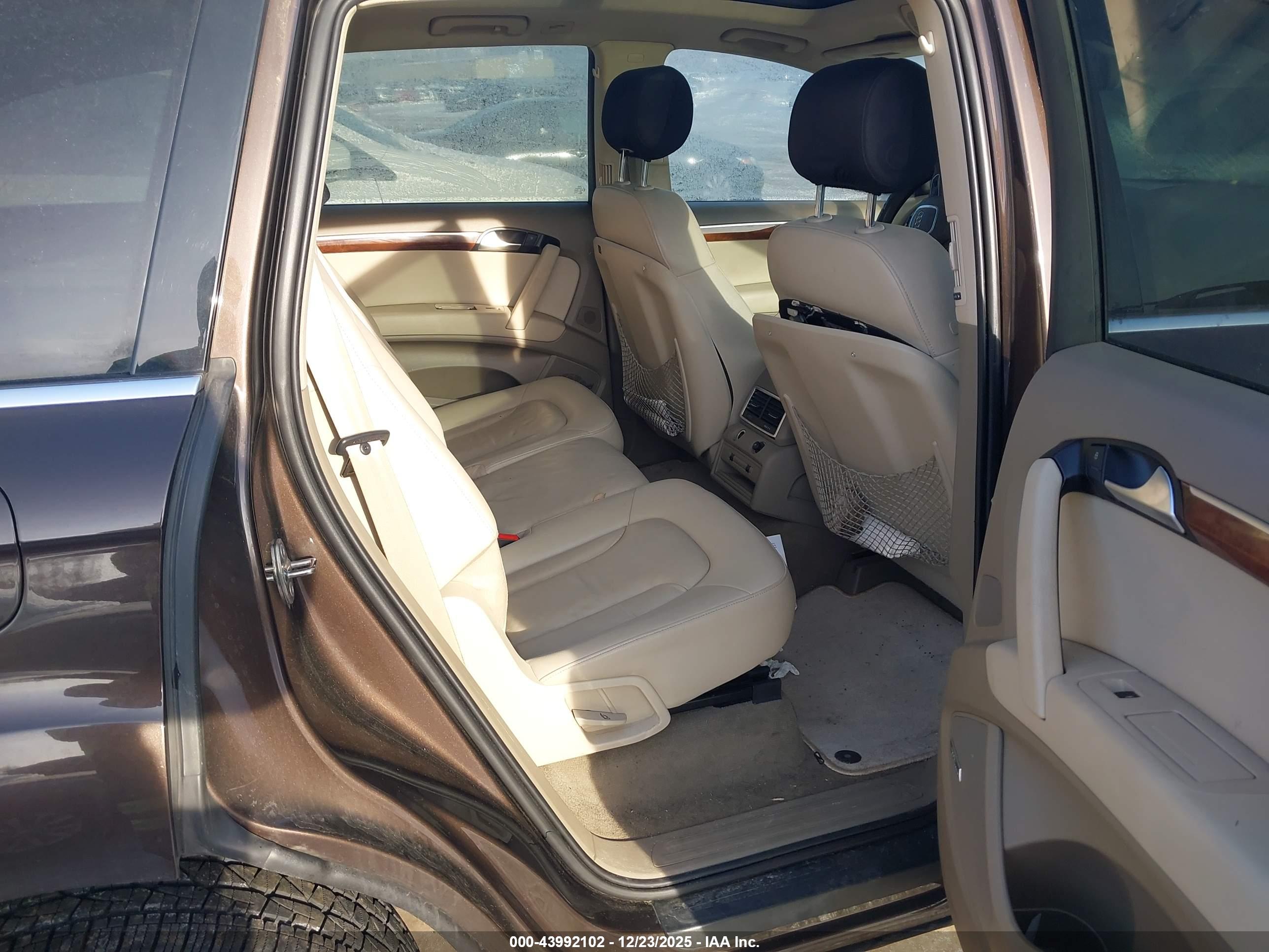 AUDI Q7 image 8