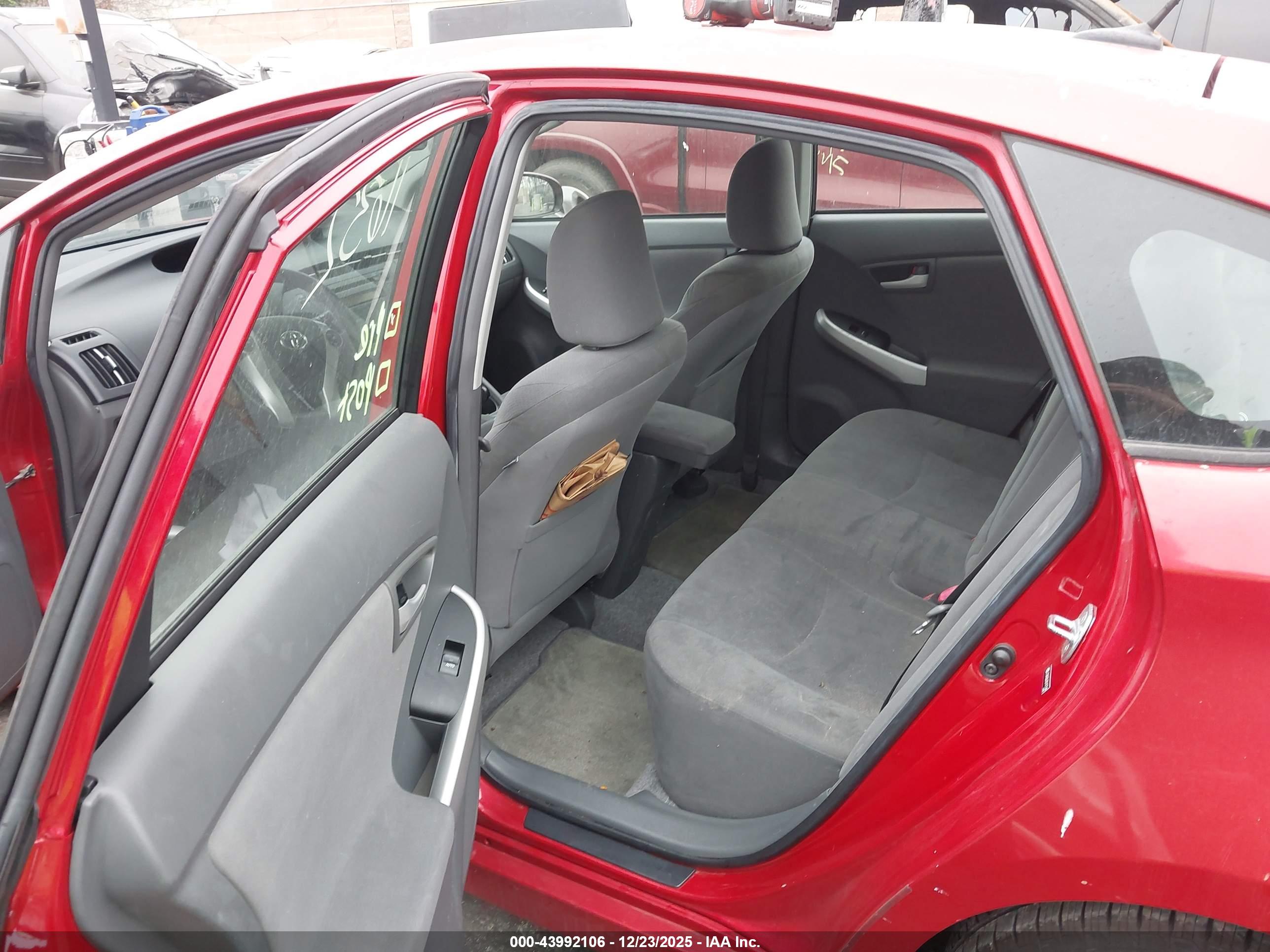 TOYOTA PRIUS image 8