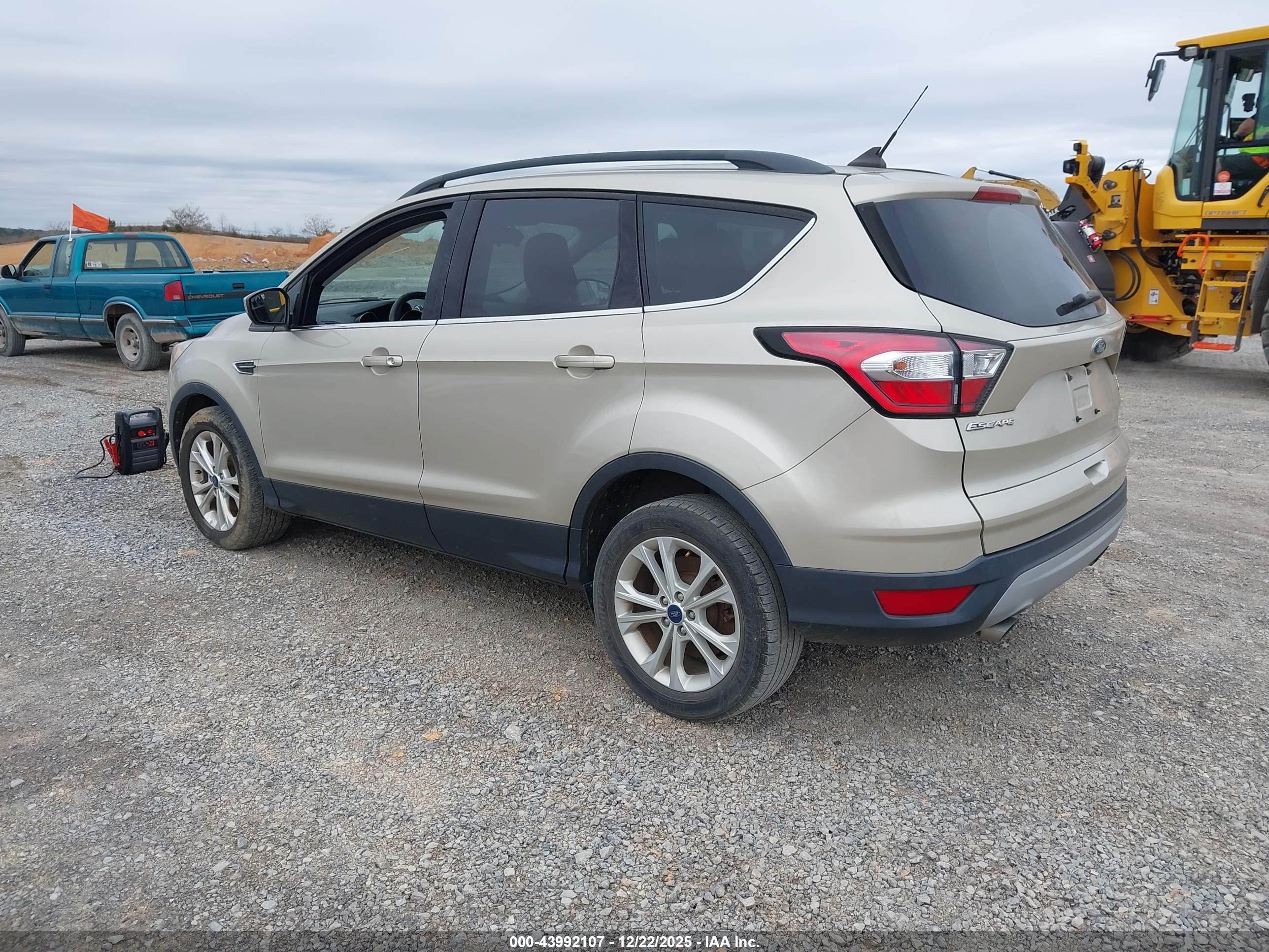 FORD ESCAPE image 3