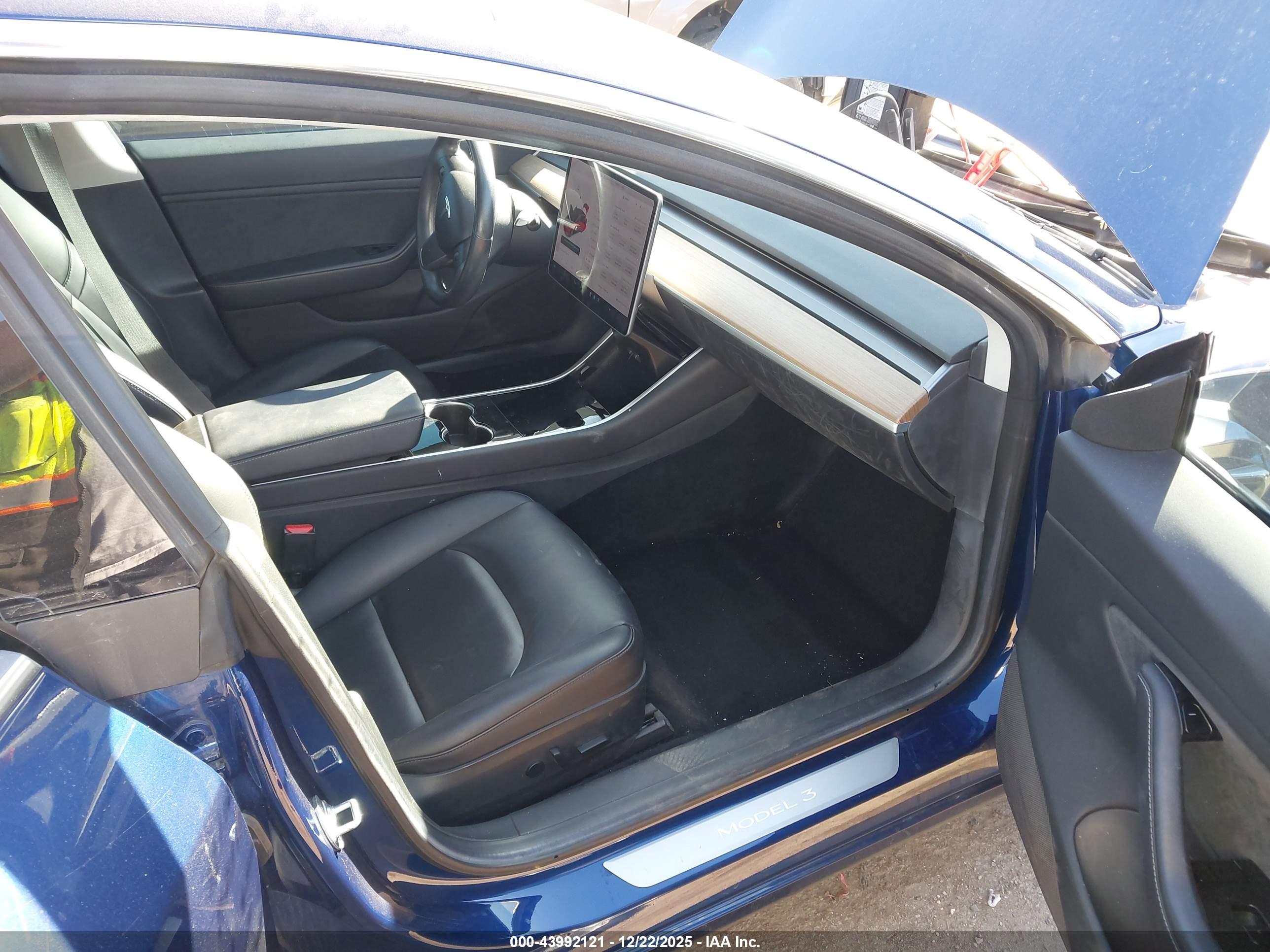 TESLA MODEL image 5