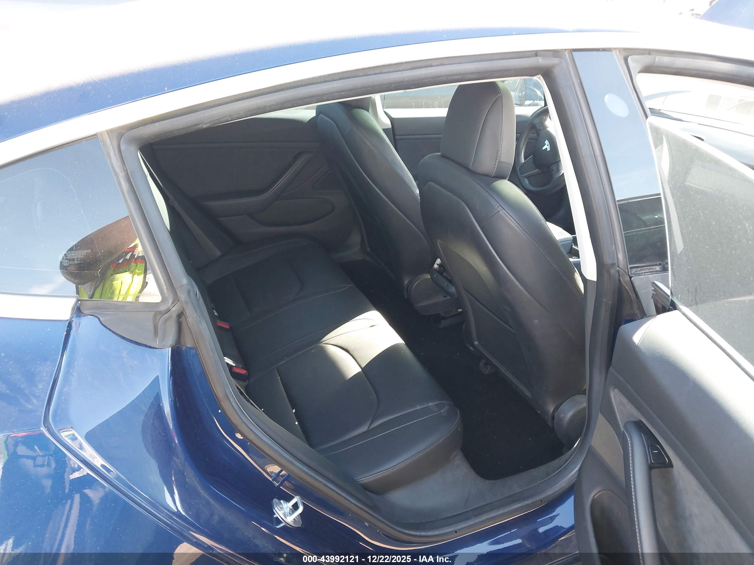 TESLA MODEL image 8