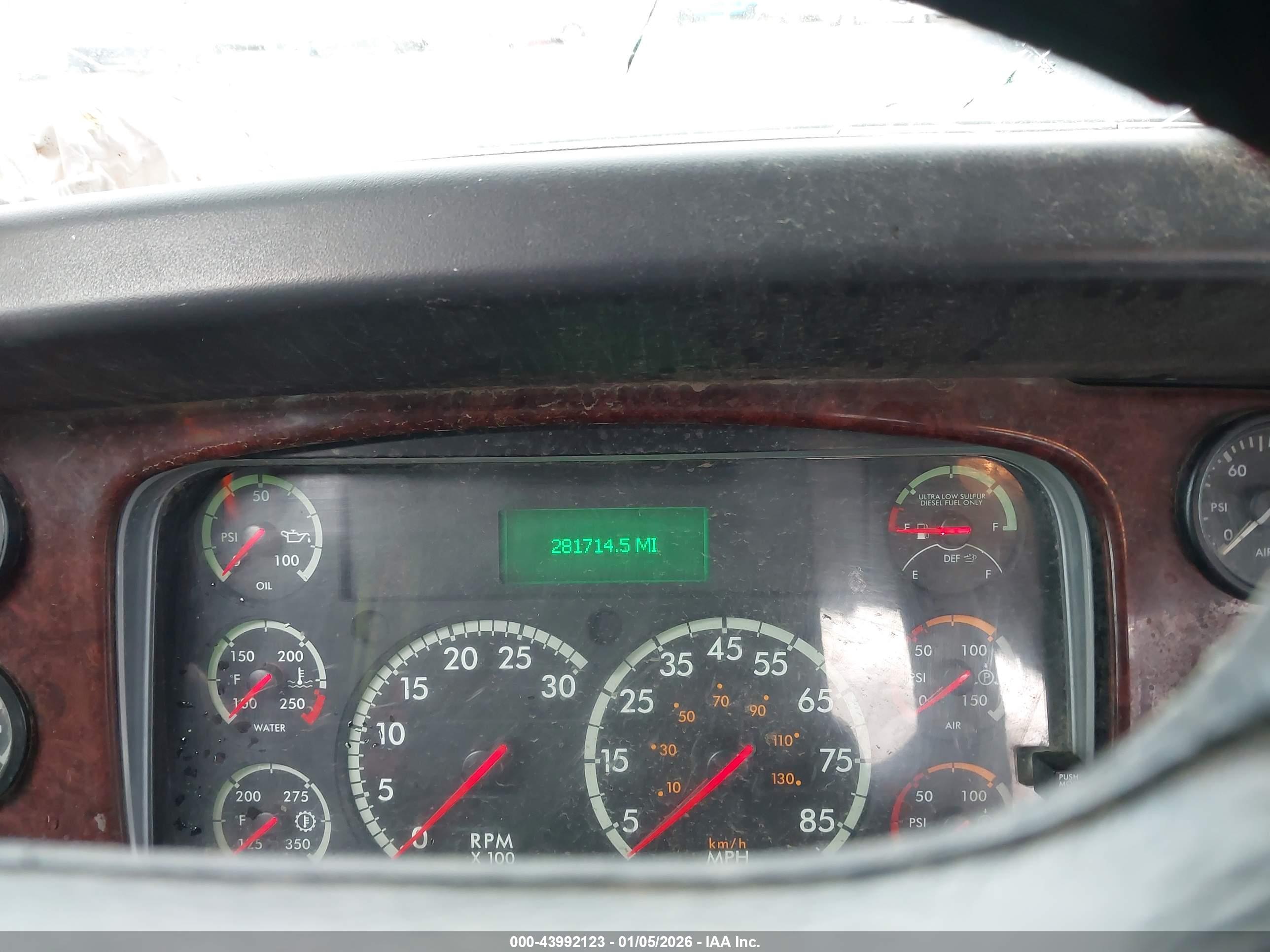 FREIGHTLINER 114SD image 6