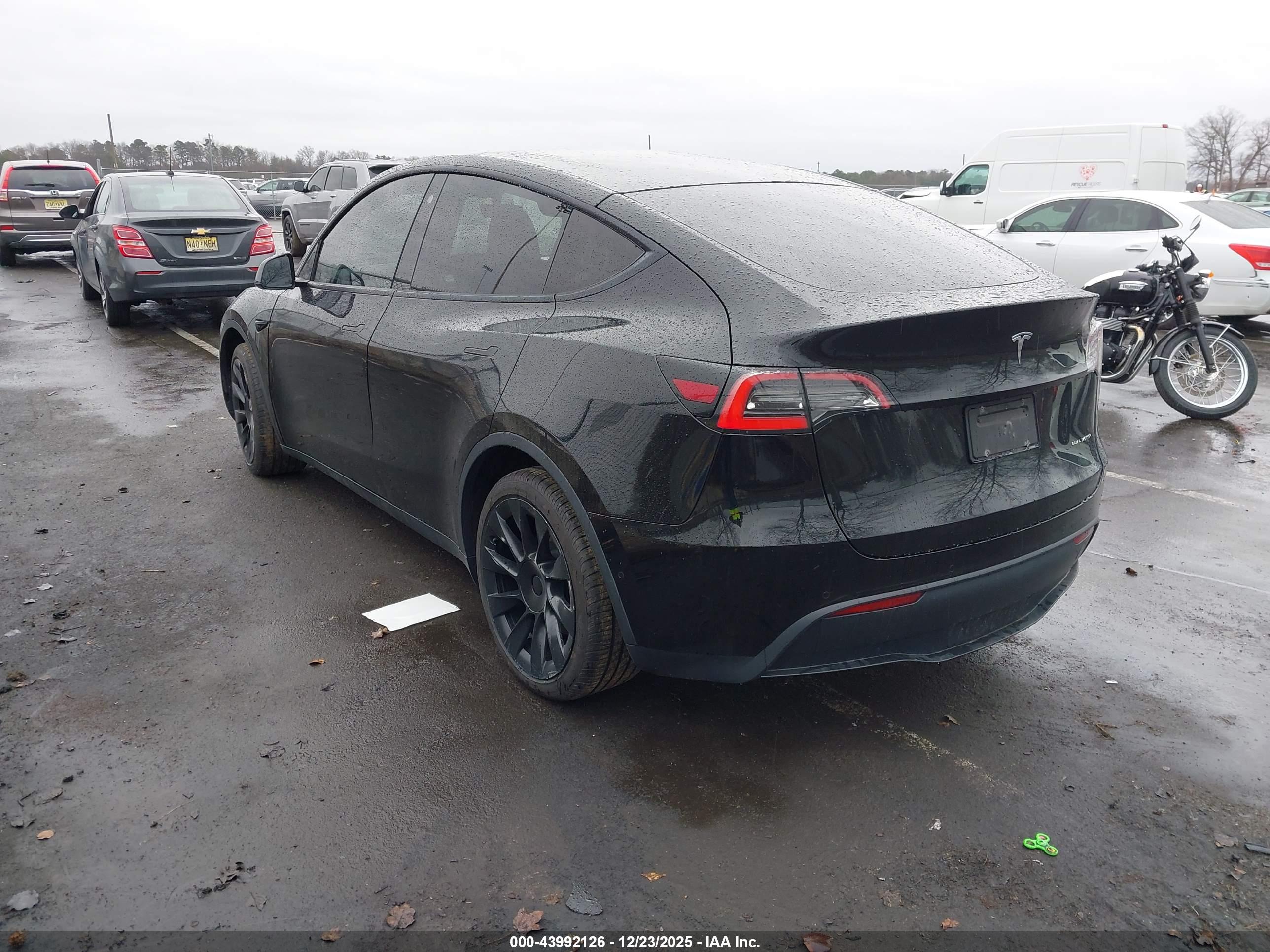 TESLA MODEL image 3
