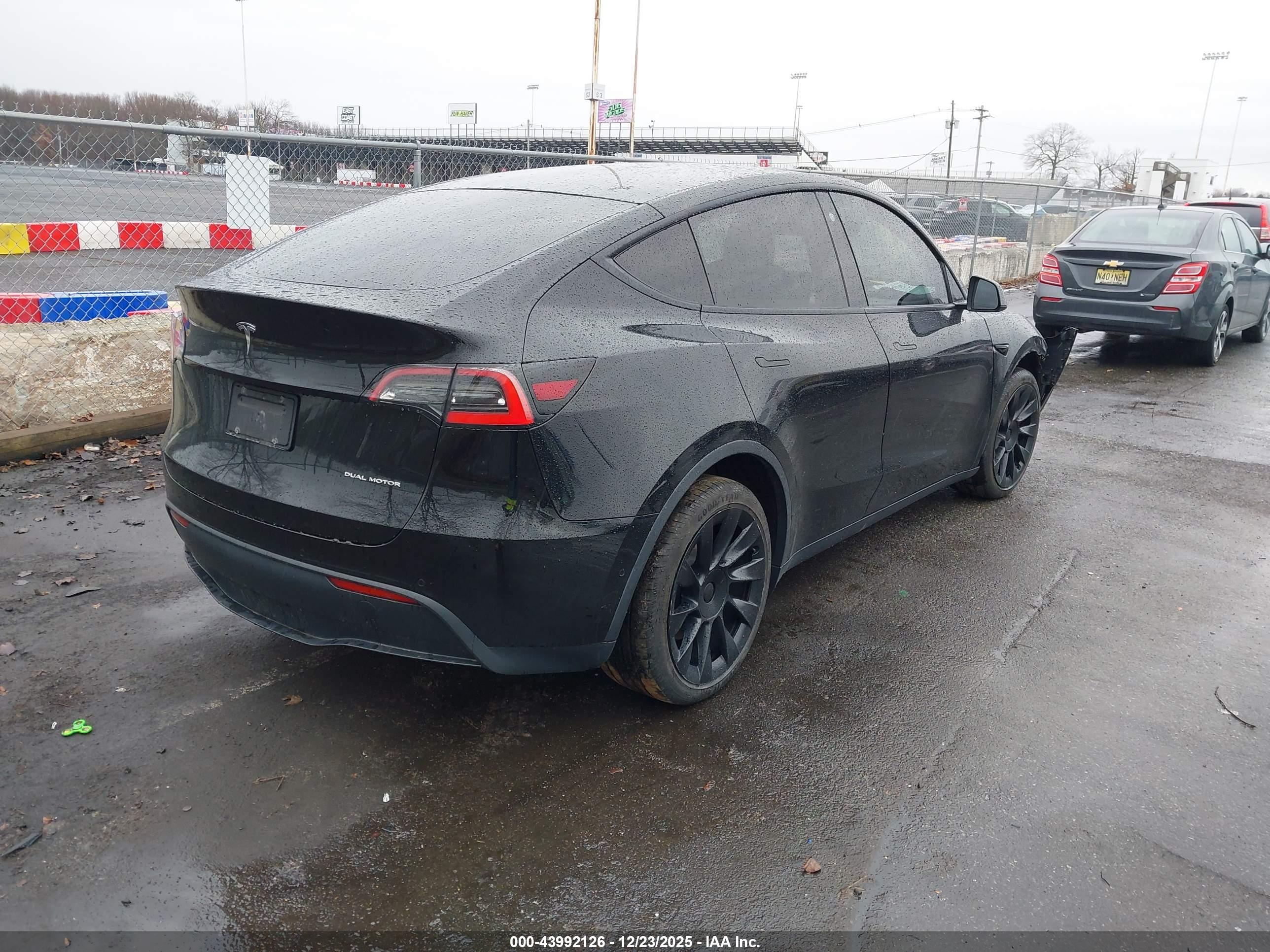 TESLA MODEL image 4