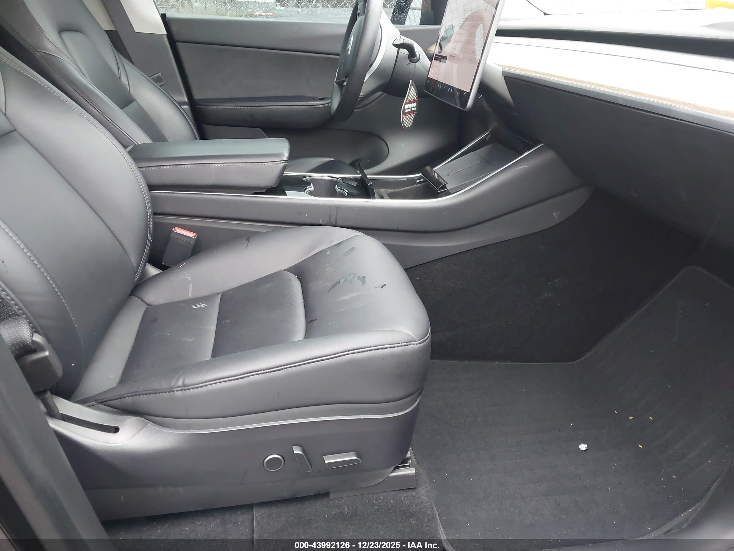 TESLA MODEL image 5