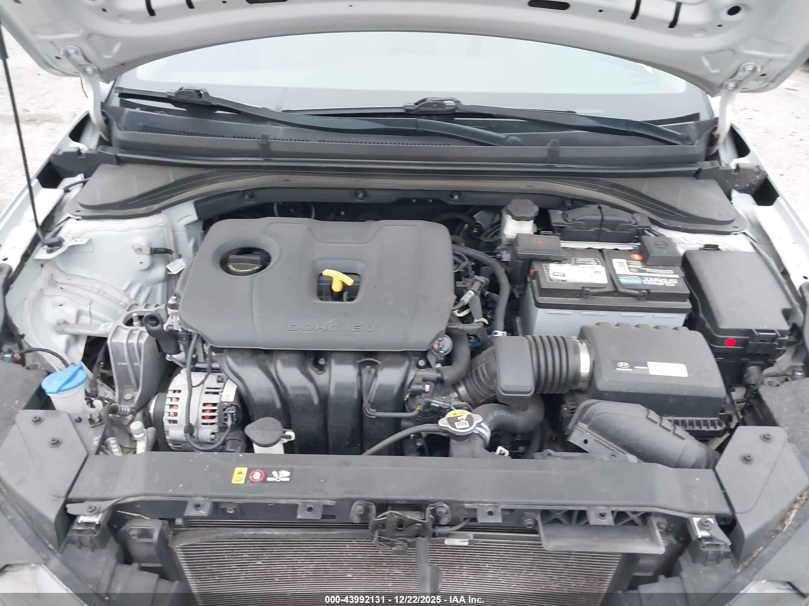 HYUNDAI ELANTRA image 10
