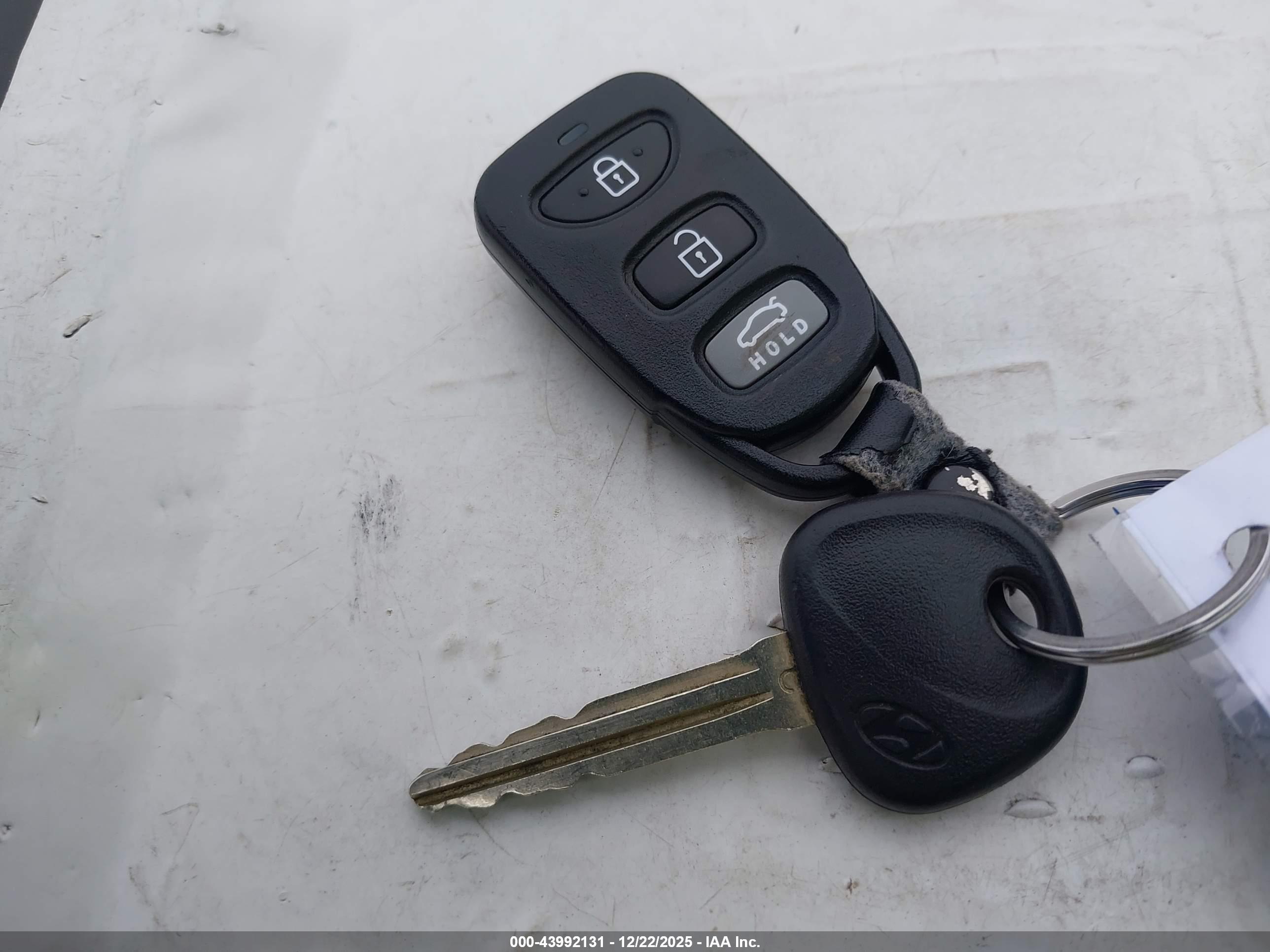HYUNDAI ELANTRA image 11
