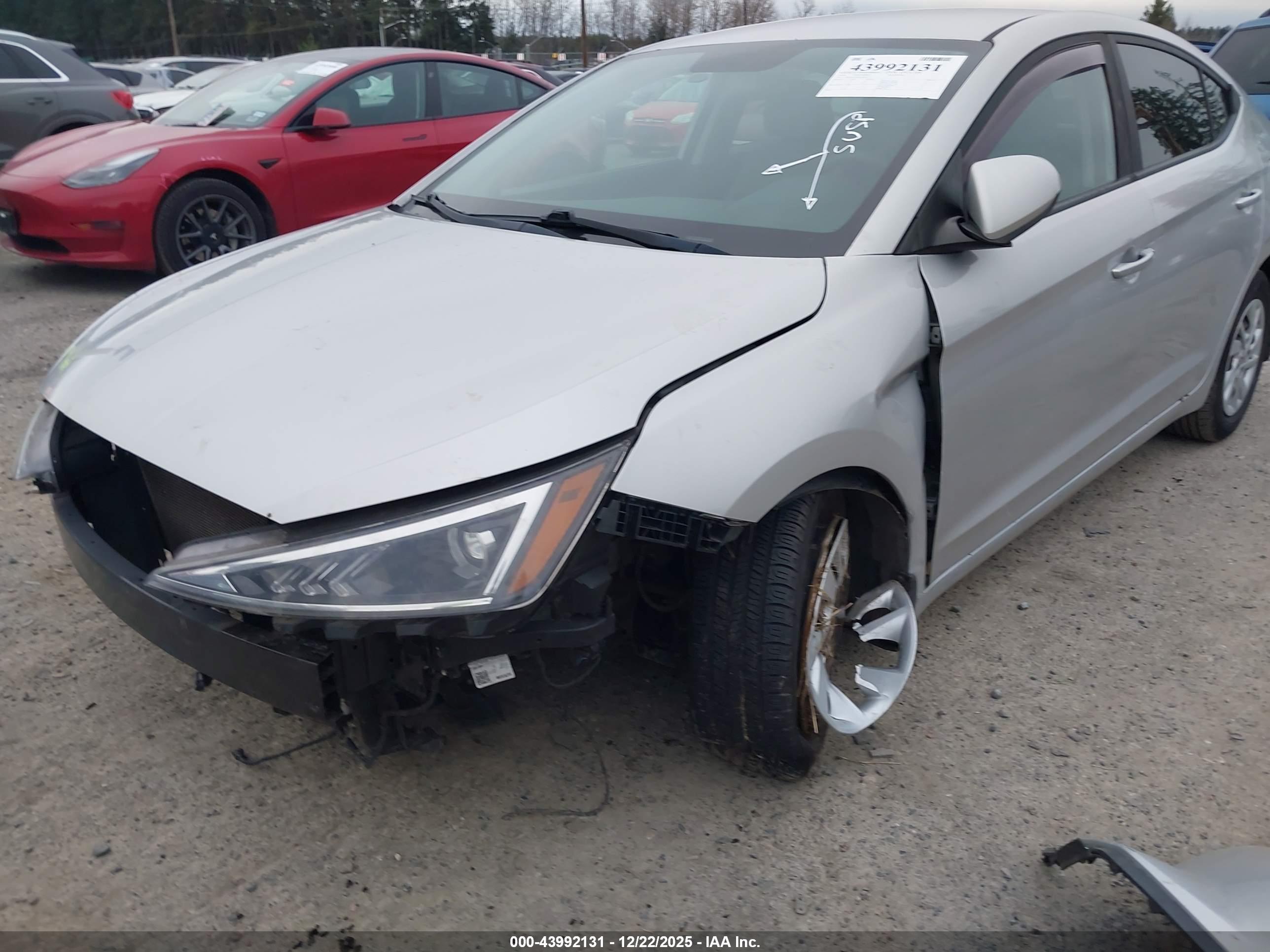 HYUNDAI ELANTRA image 6