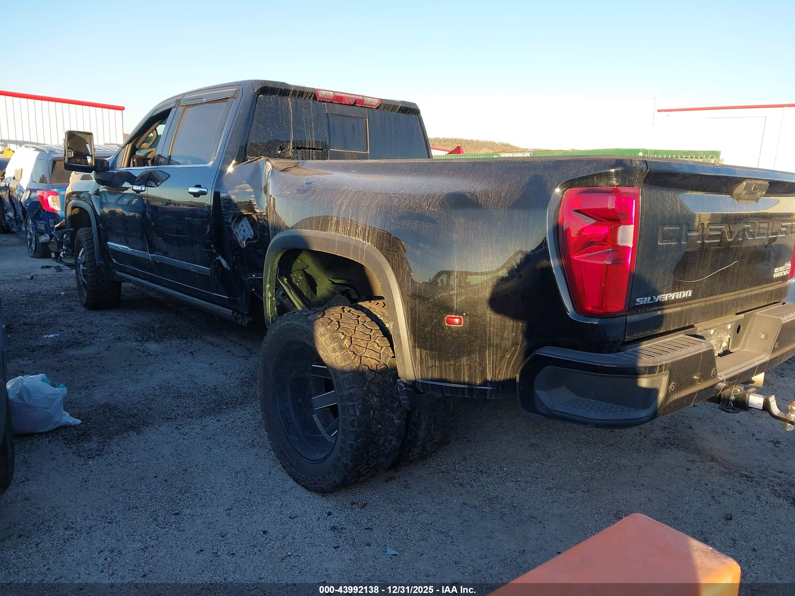 CHEVROLET SILVERADO image 3