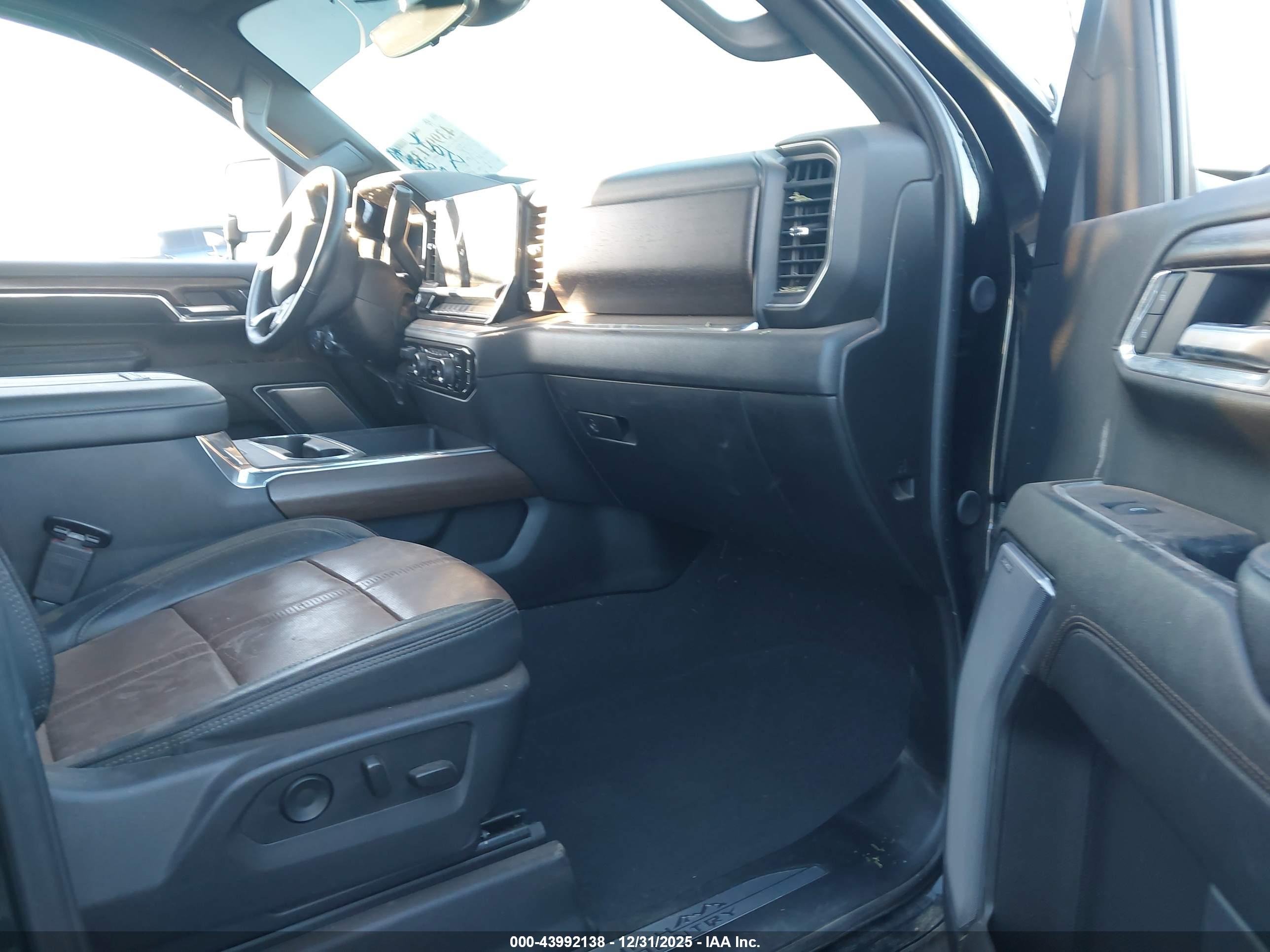 CHEVROLET SILVERADO image 5