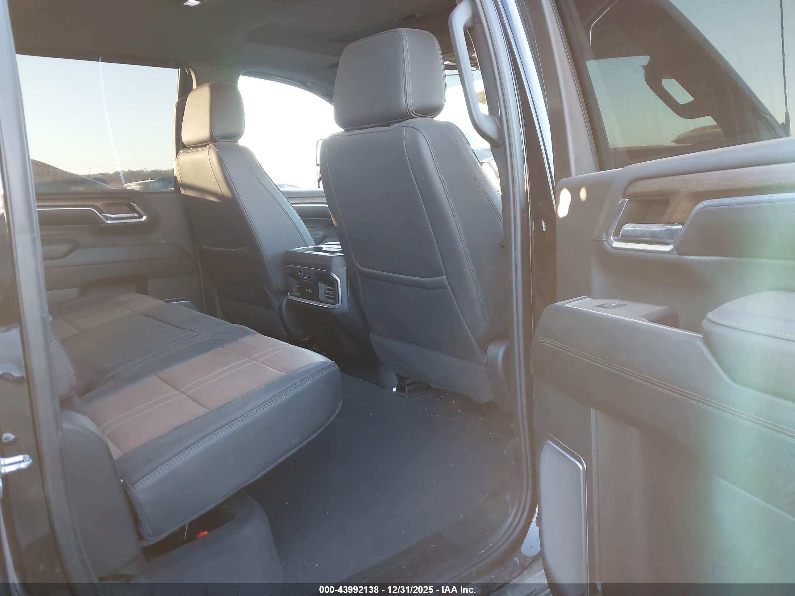 CHEVROLET SILVERADO image 8
