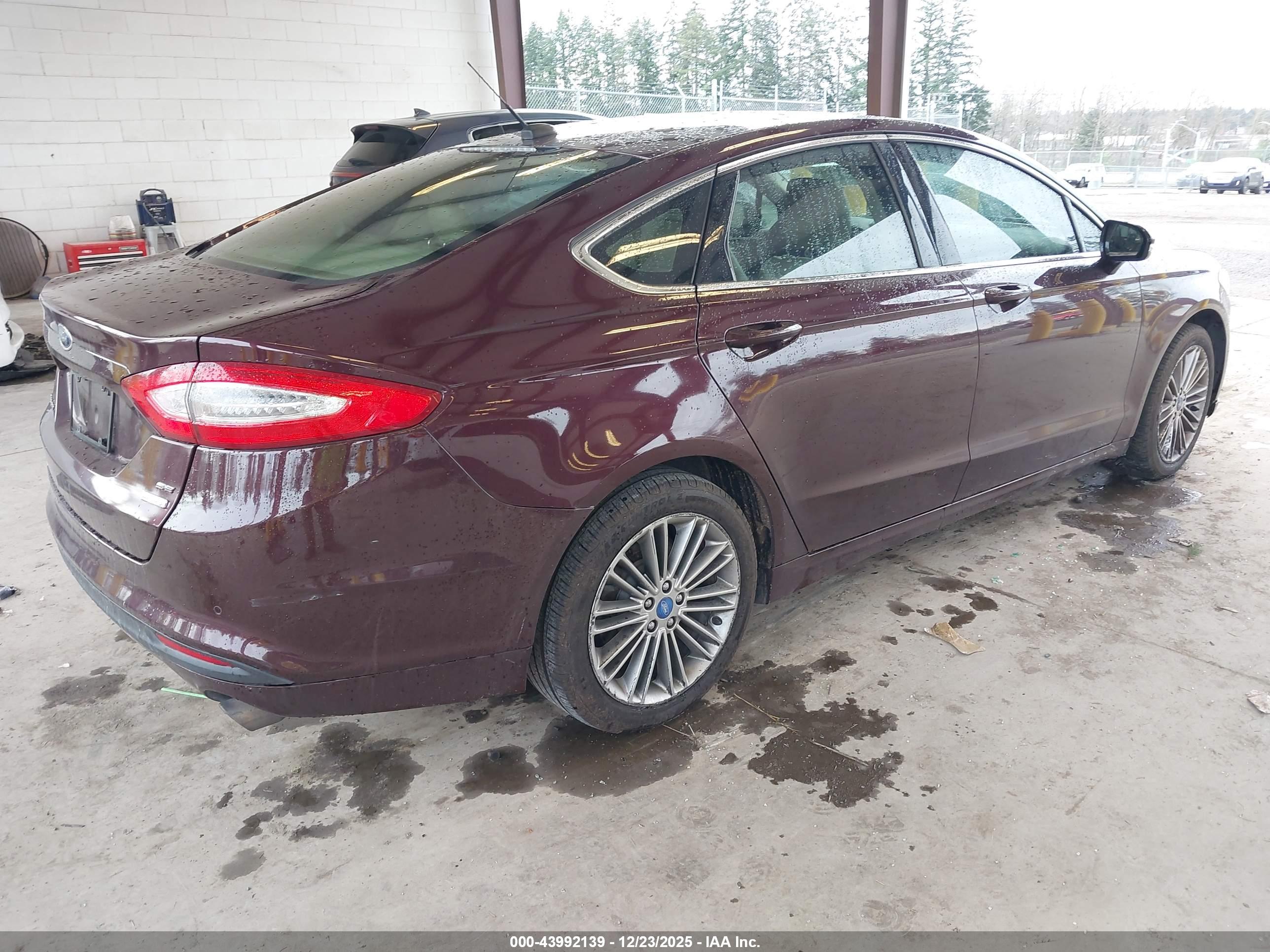 FORD FUSION image 4