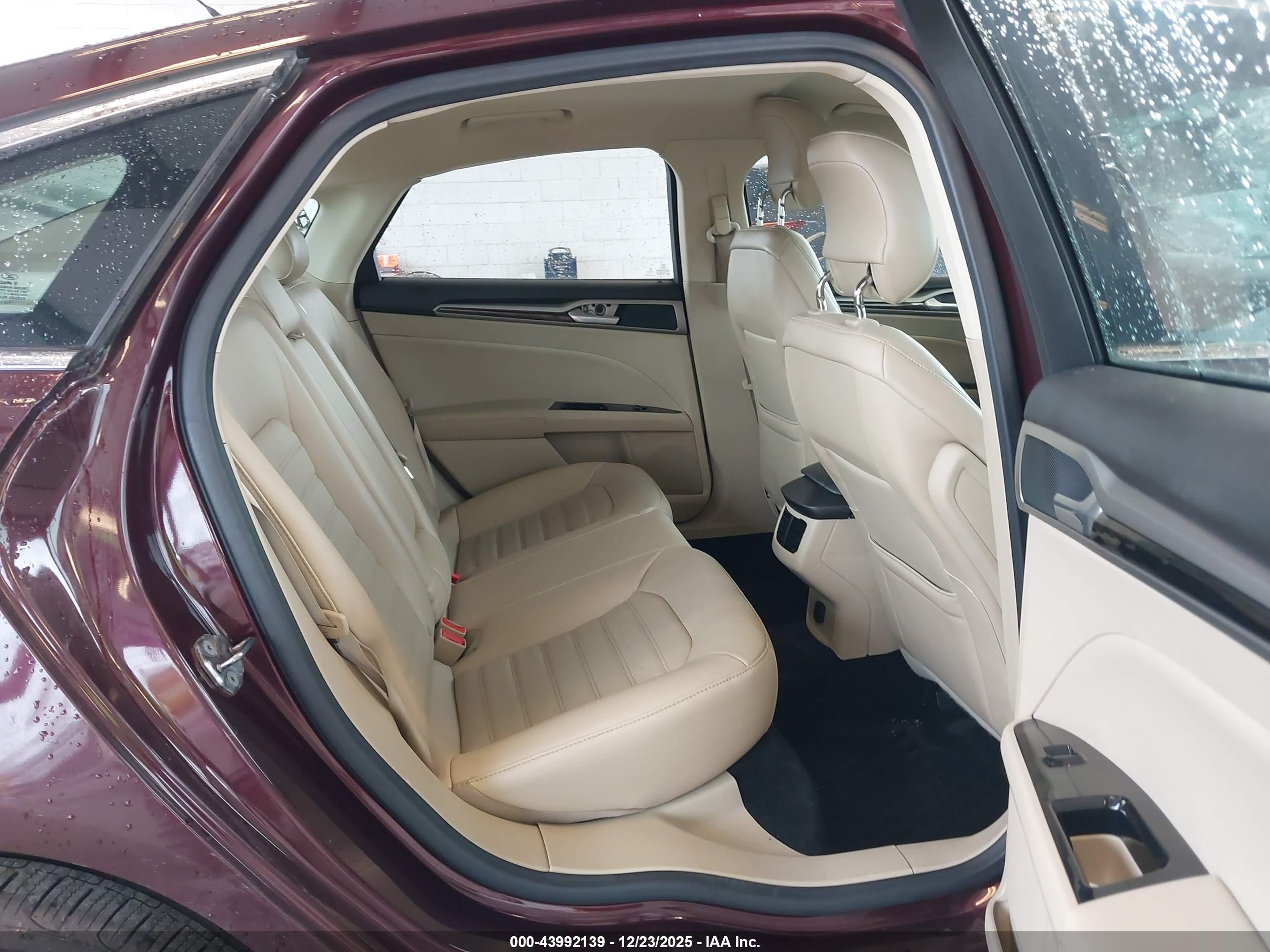 FORD FUSION image 8