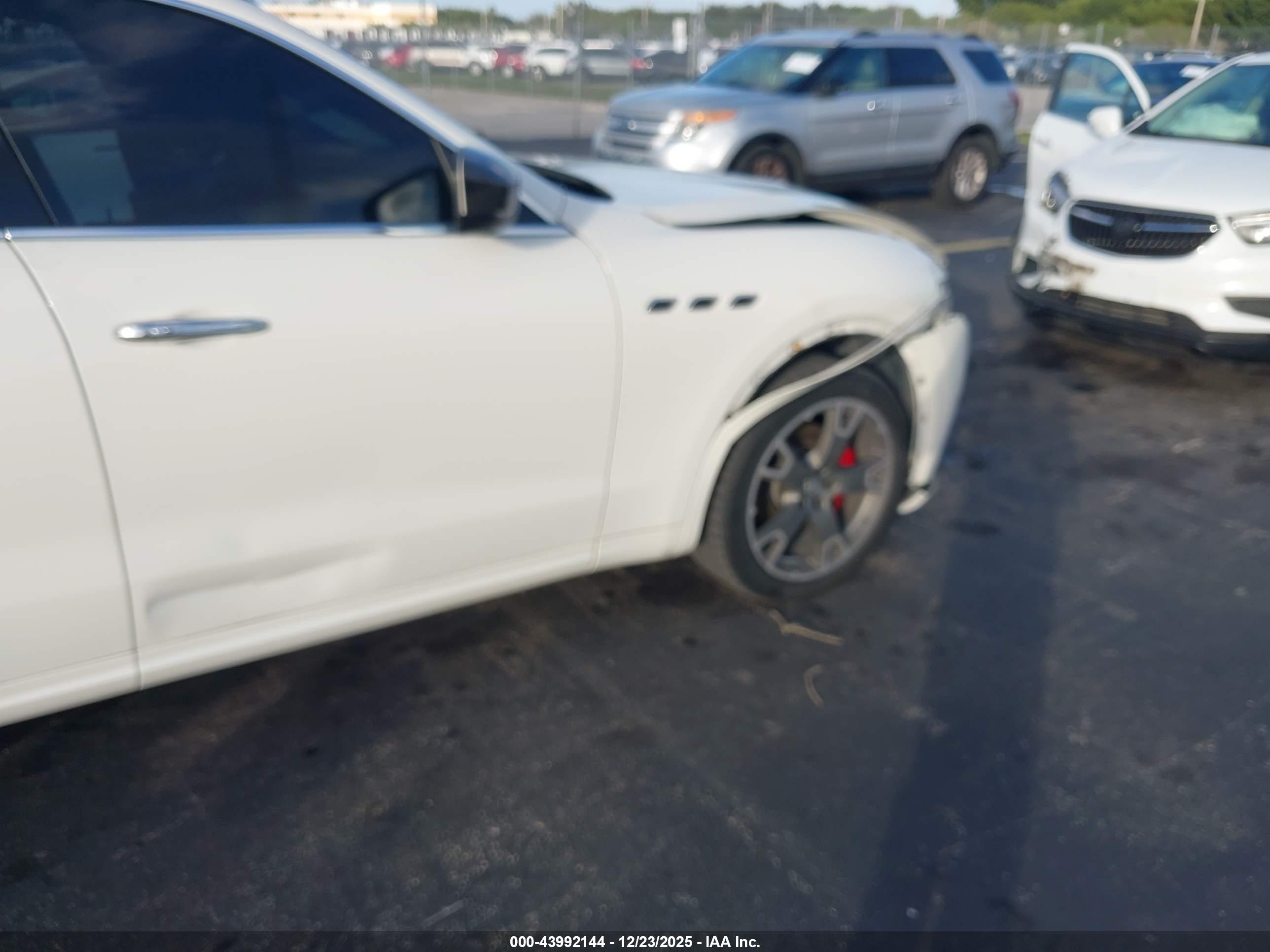 MASERATI LEVANTE image 6