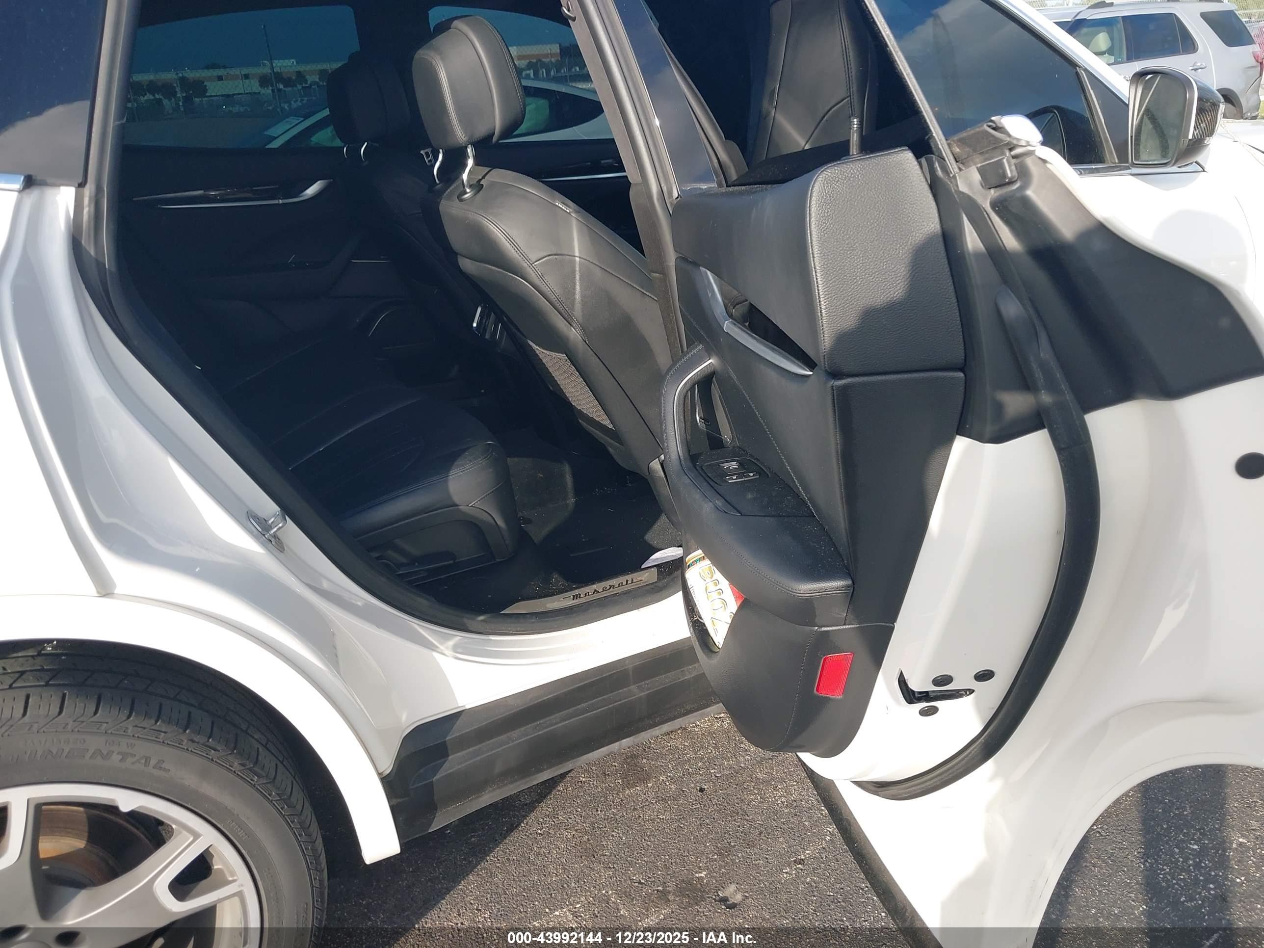 MASERATI LEVANTE image 8