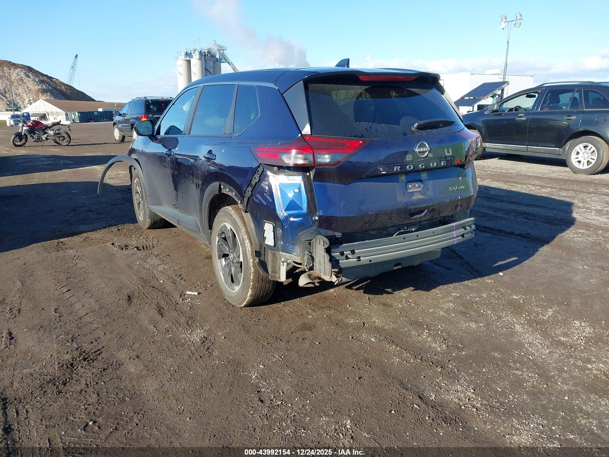 NISSAN ROGUE image 3
