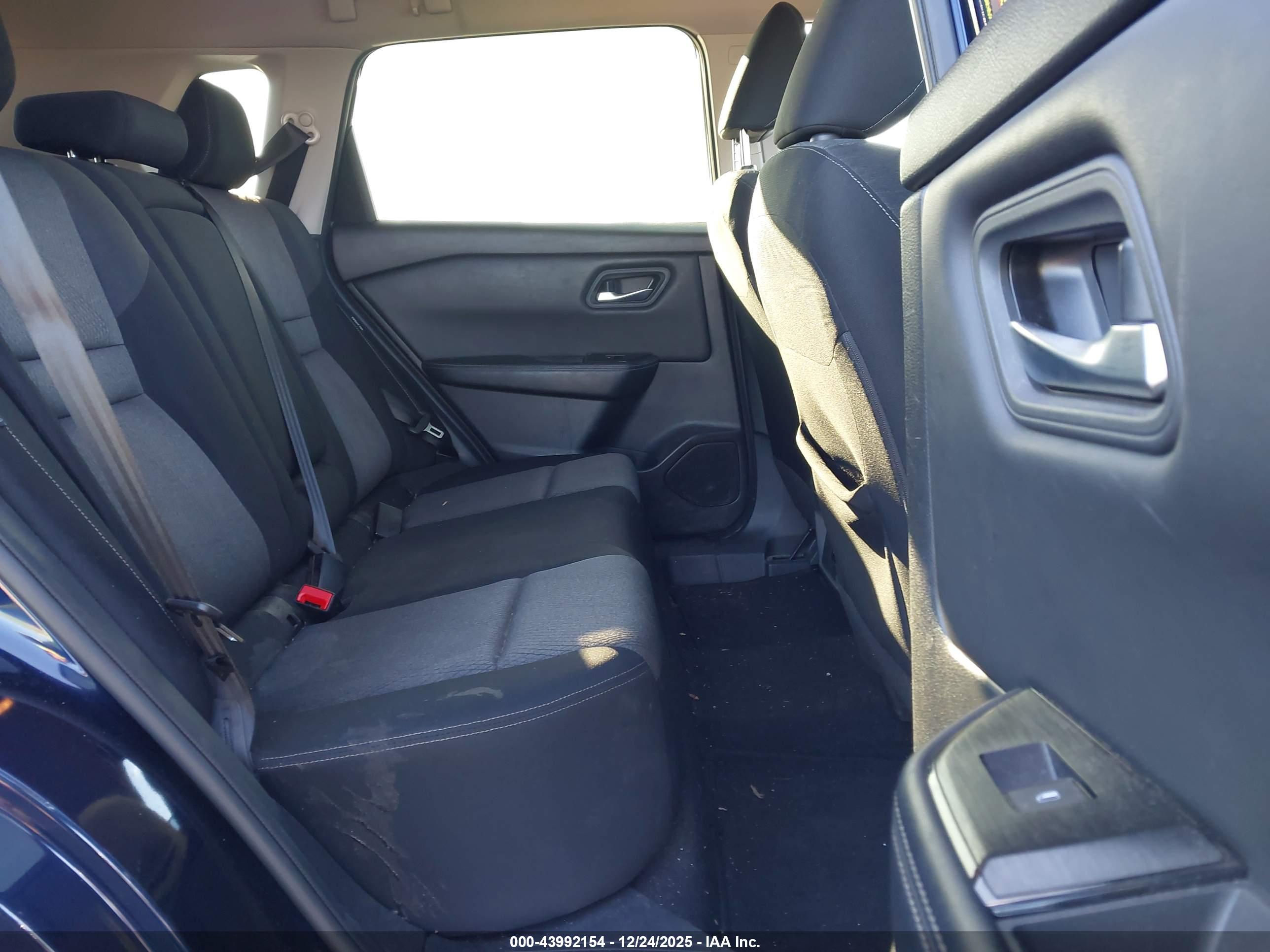 NISSAN ROGUE image 8