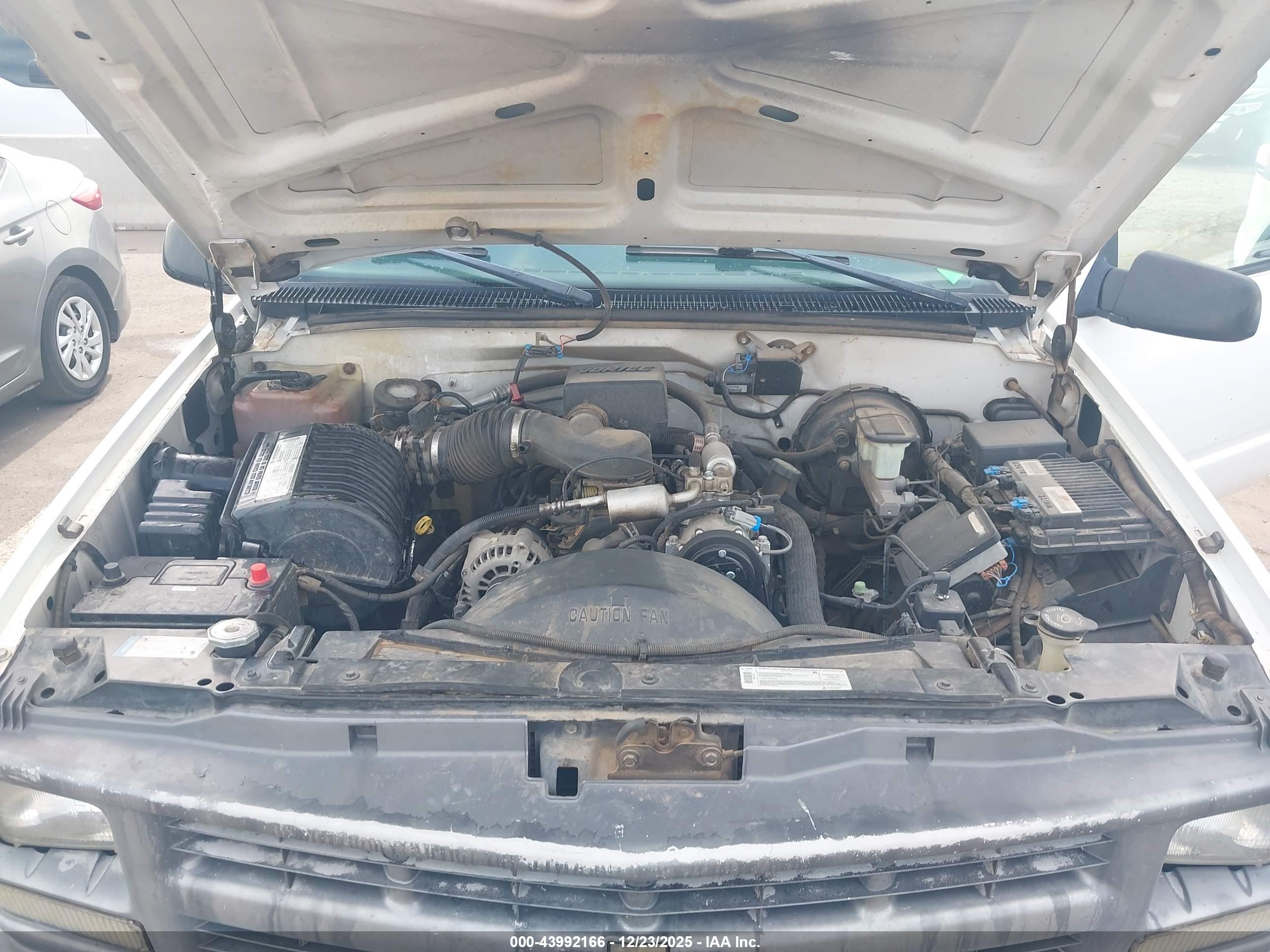 CHEVROLET C2500 image 10
