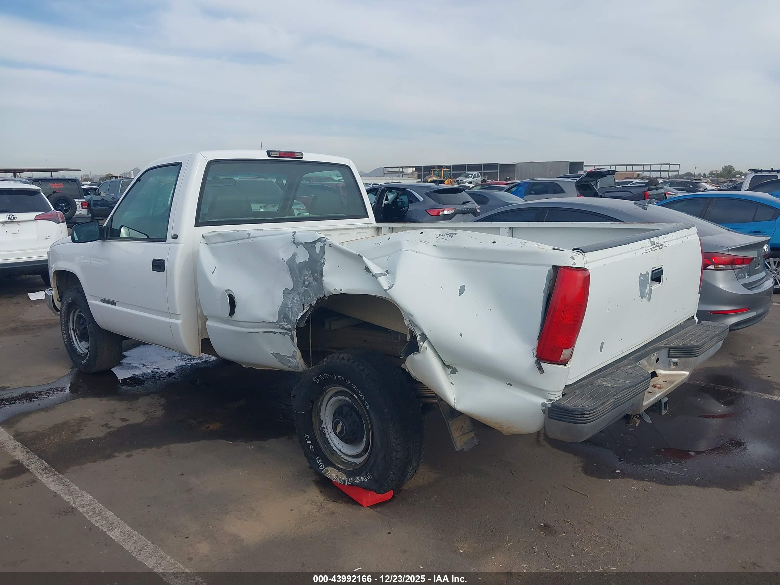 CHEVROLET C2500 image 6