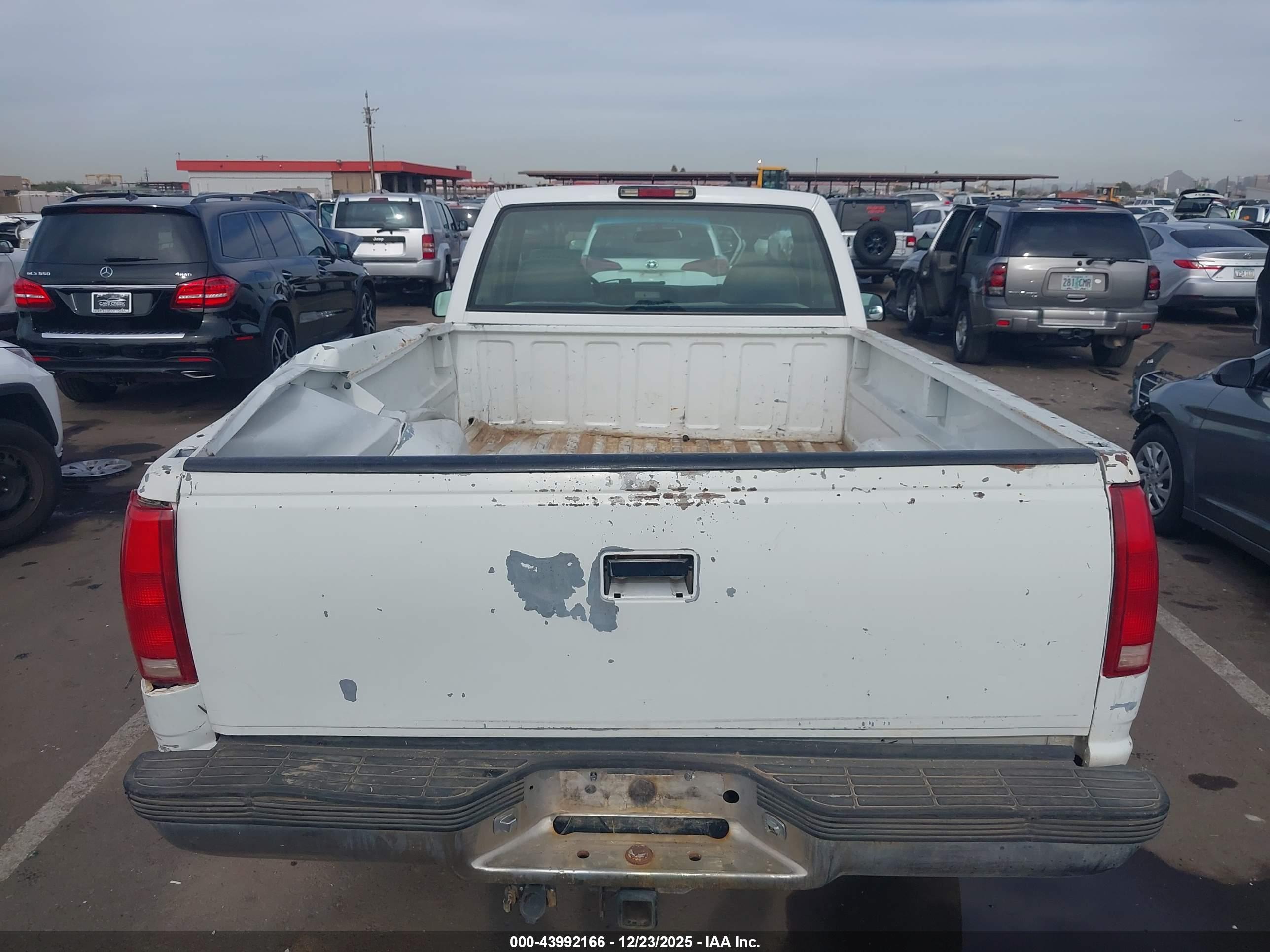 CHEVROLET C2500 image 8