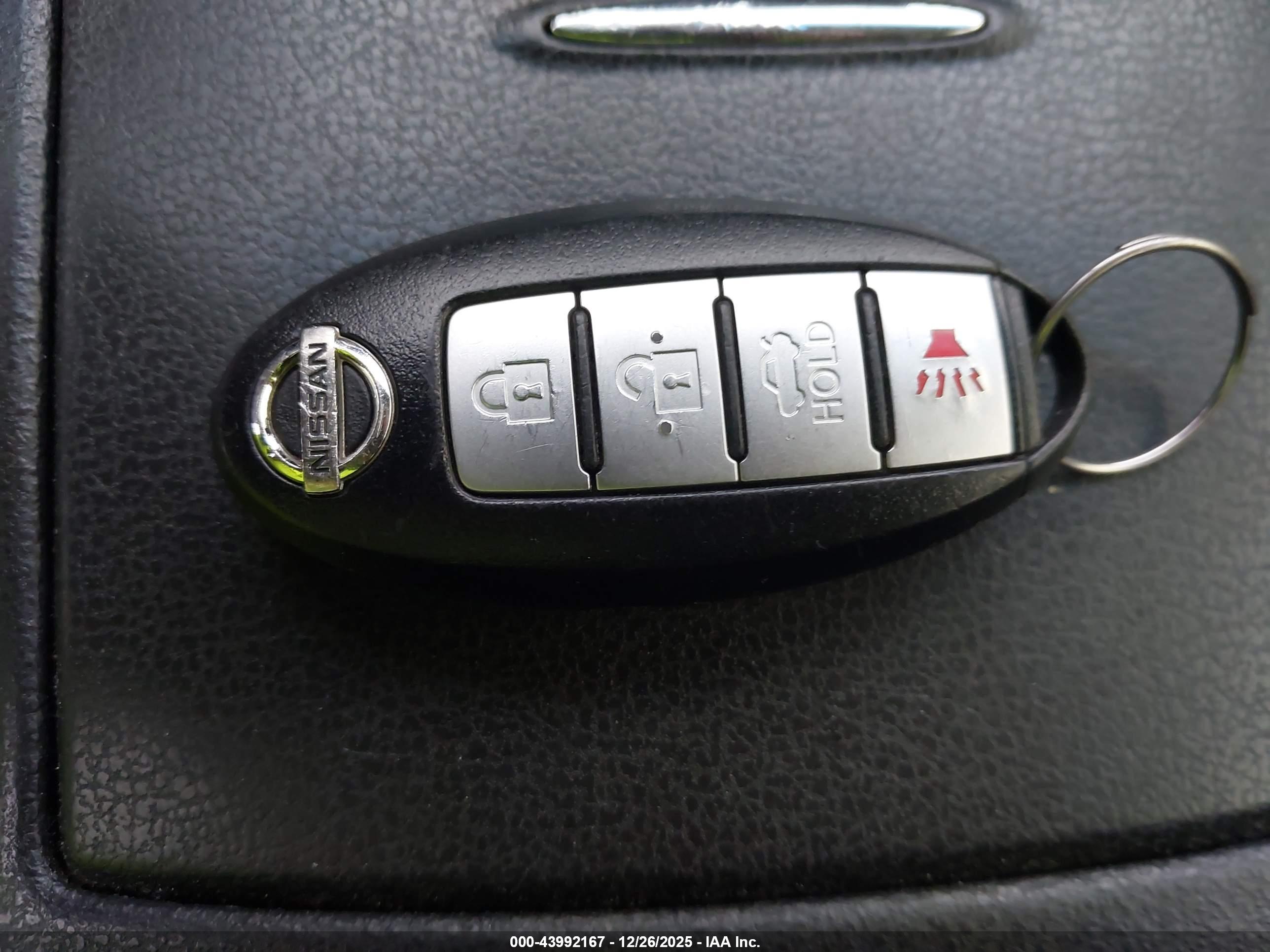 NISSAN MAXIMA image 11