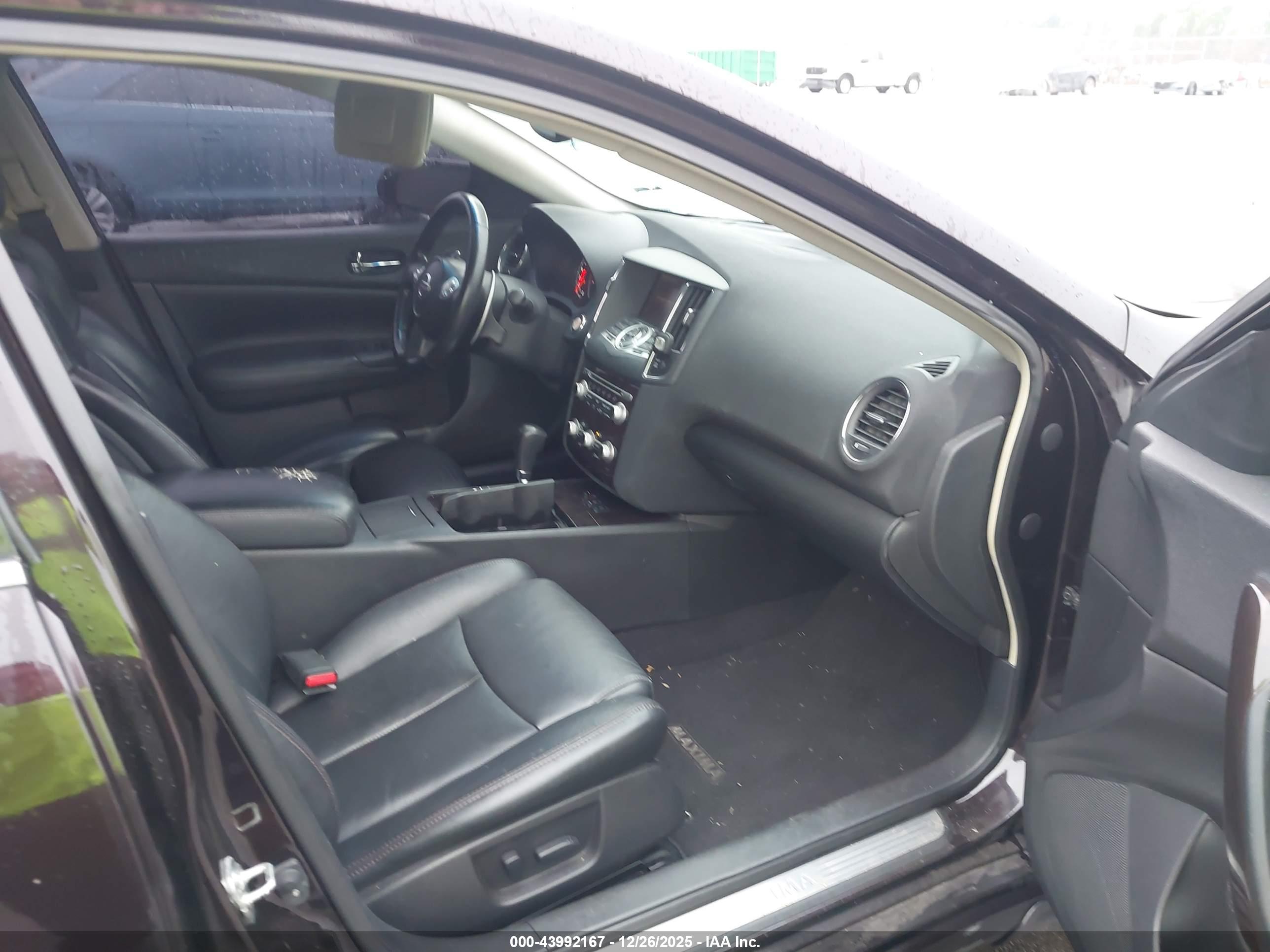NISSAN MAXIMA image 5