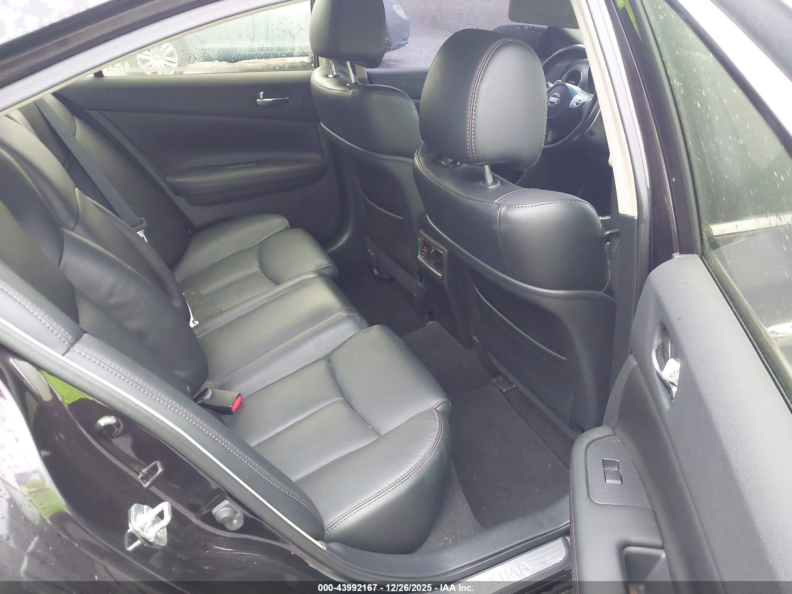 NISSAN MAXIMA image 8