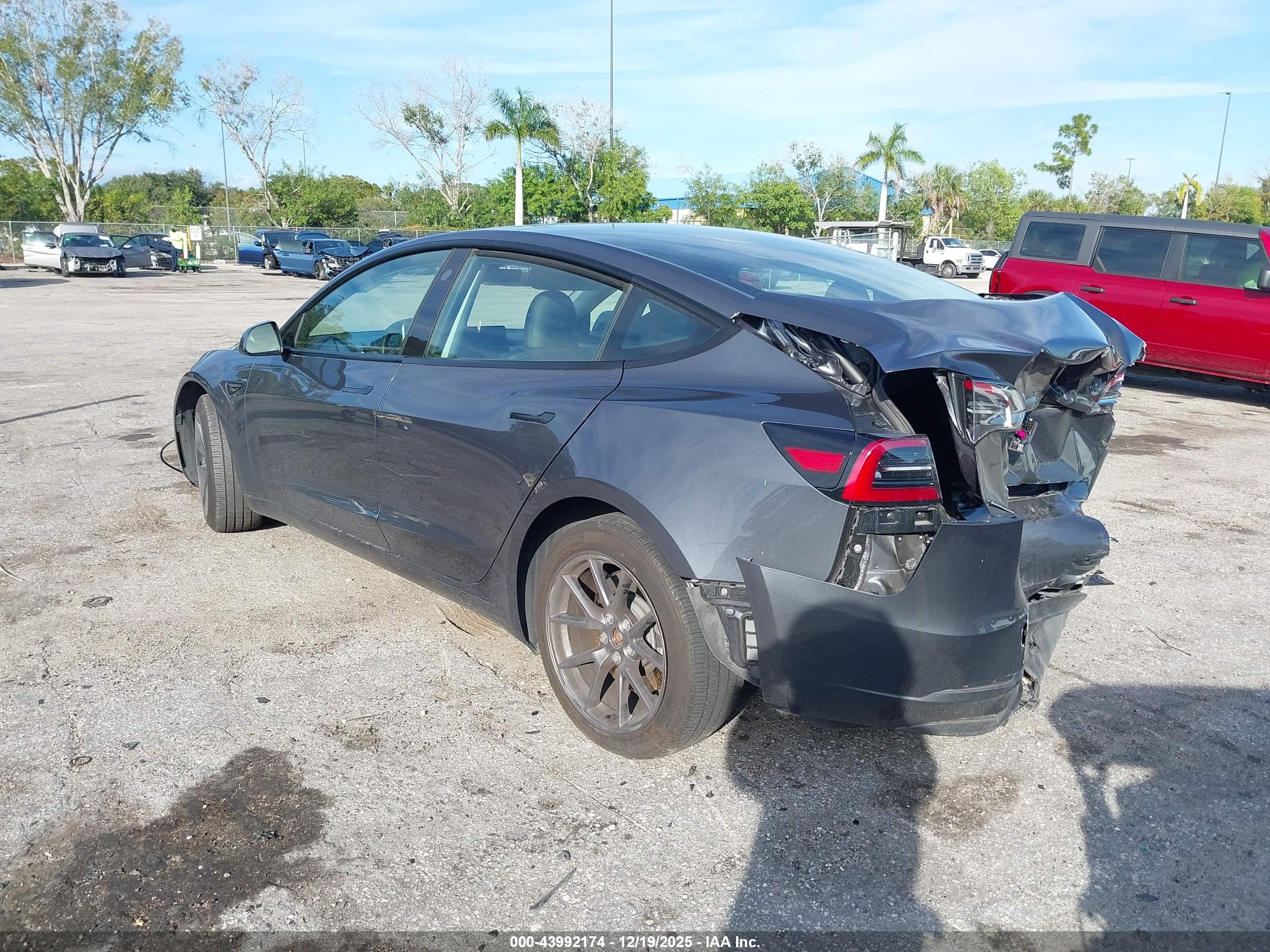 TESLA MODEL image 3