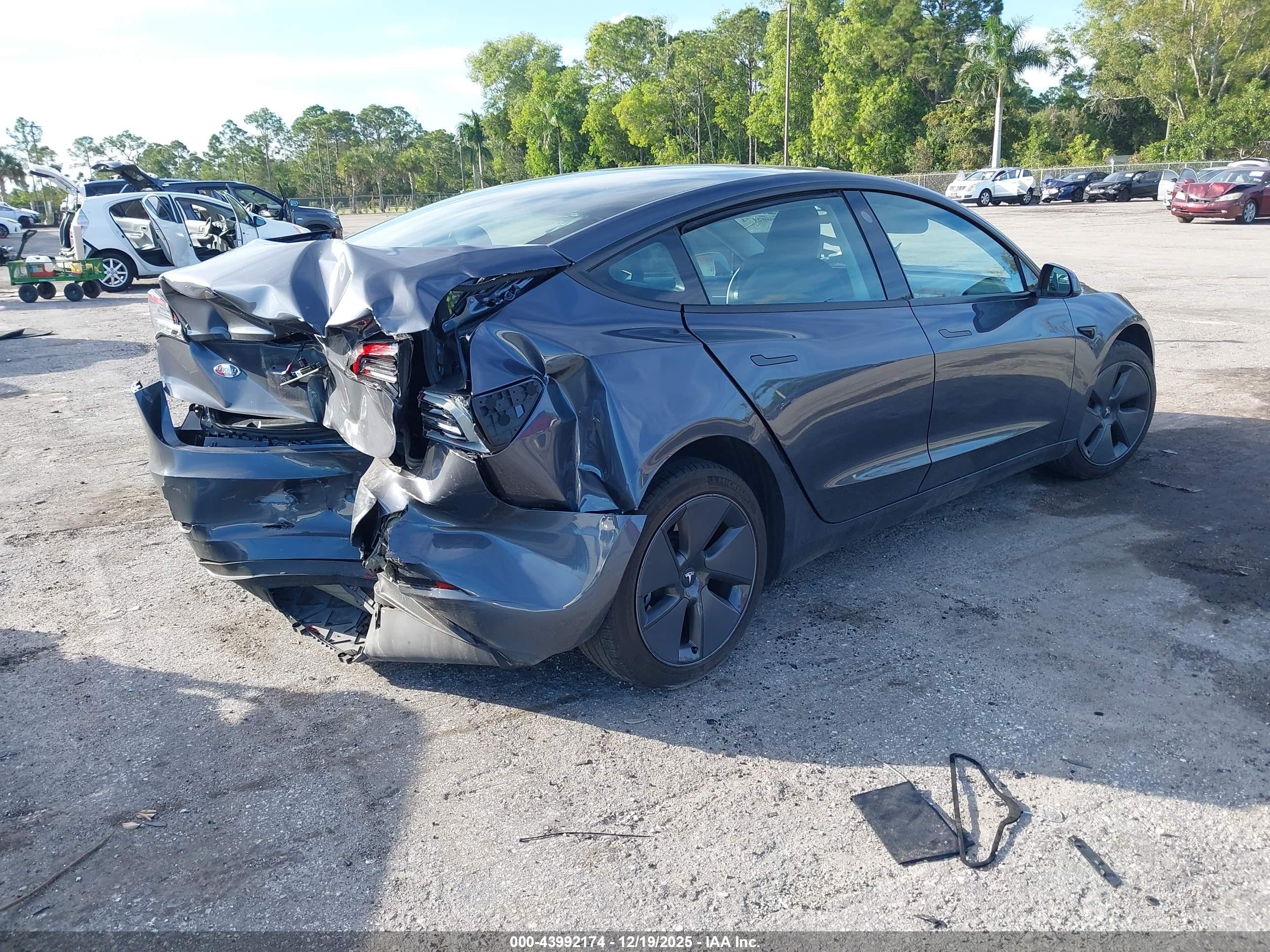 TESLA MODEL image 4