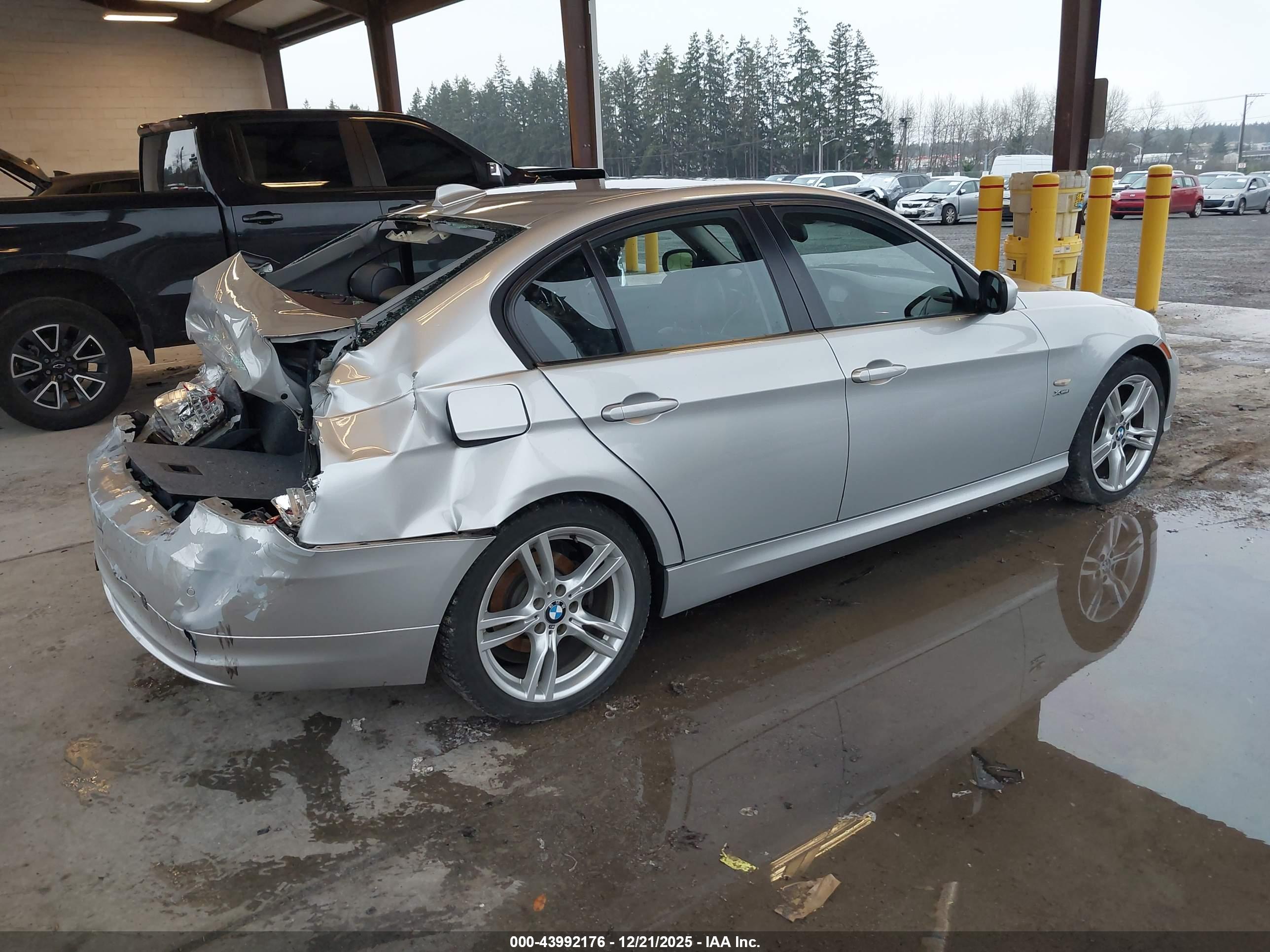 BMW 328I image 4