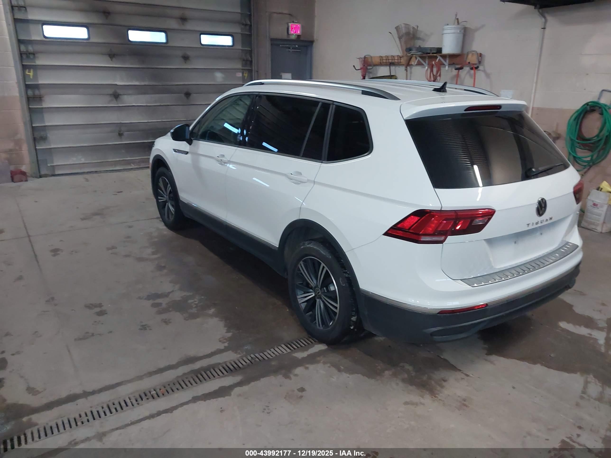 VOLKSWAGEN TIGUAN image 3