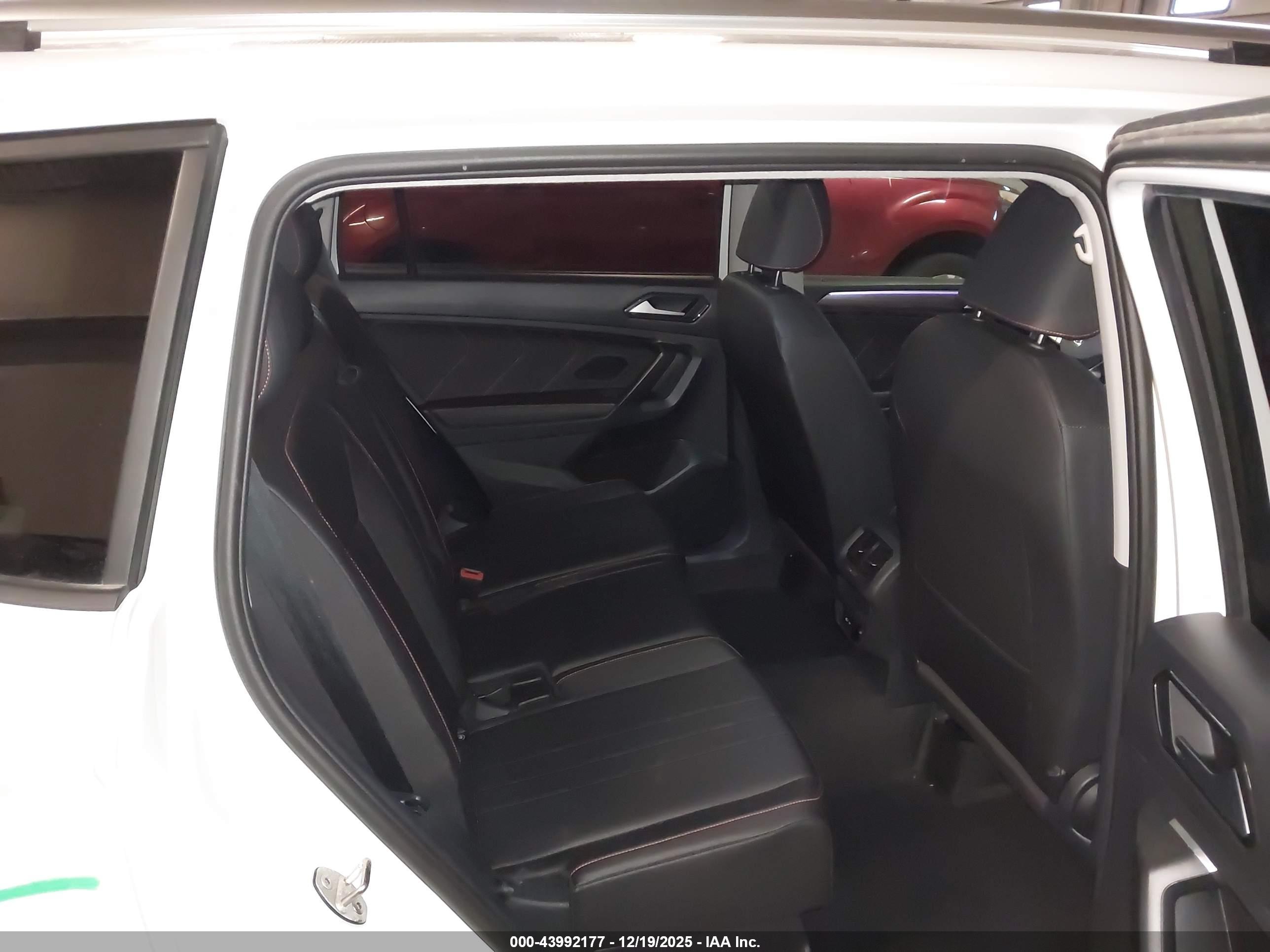 VOLKSWAGEN TIGUAN image 8