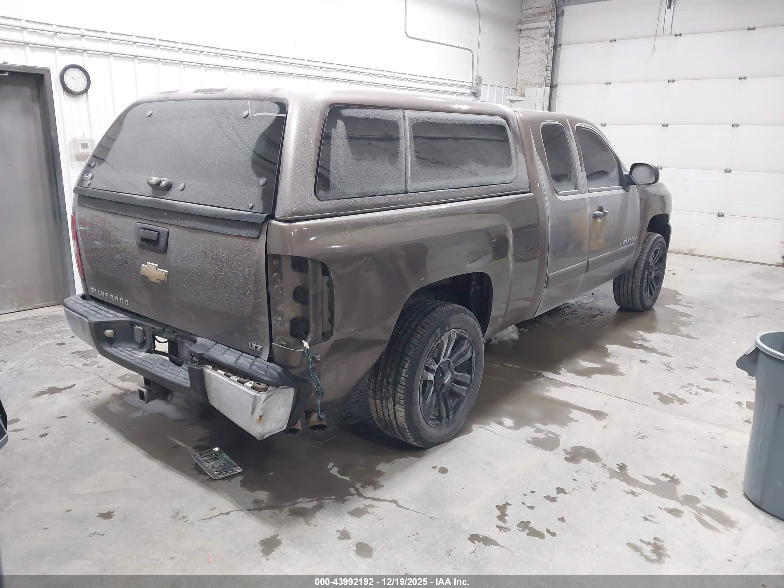 CHEVROLET SILVERADO image 4